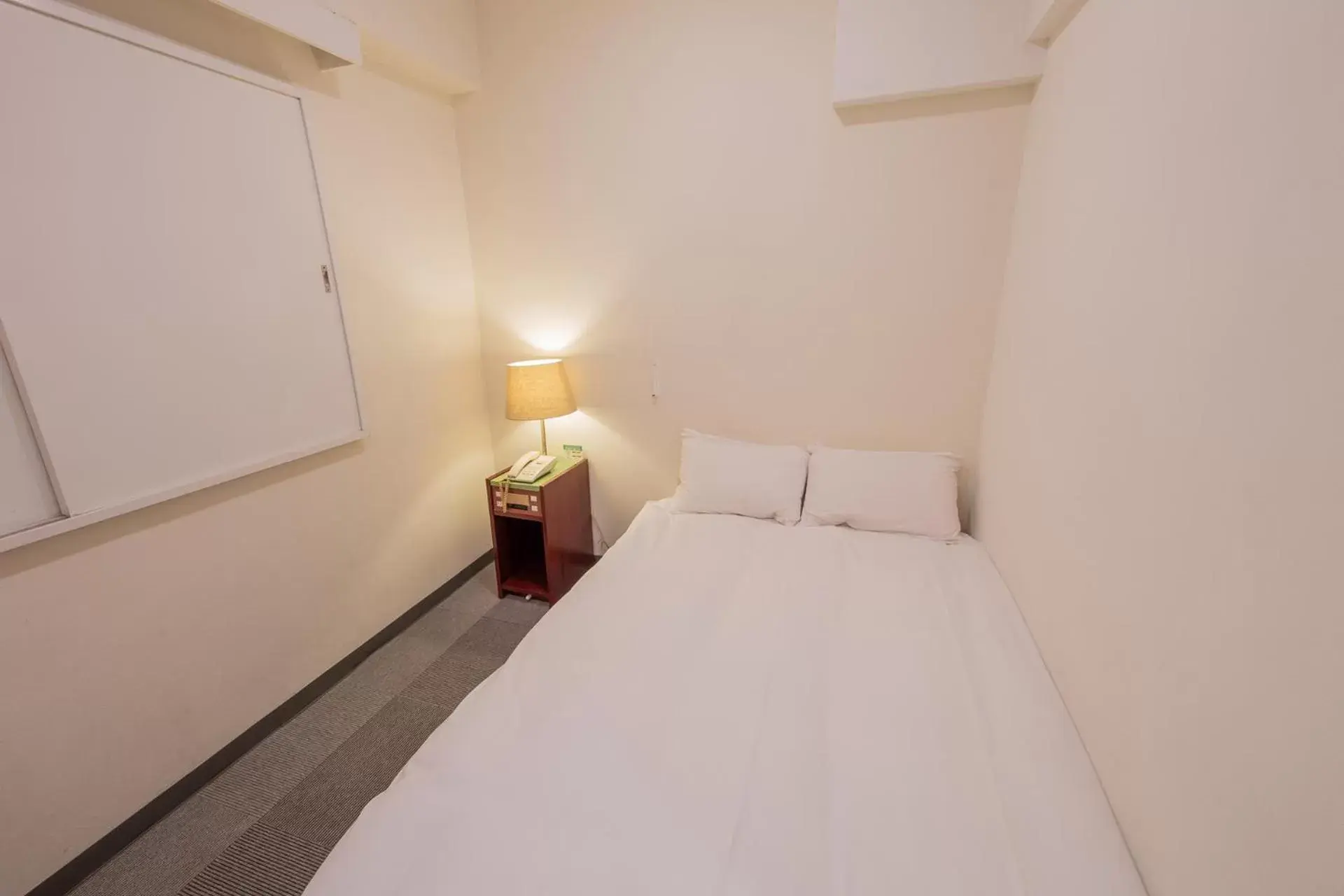 Photo of the whole room, Bed in Hotel Kansai