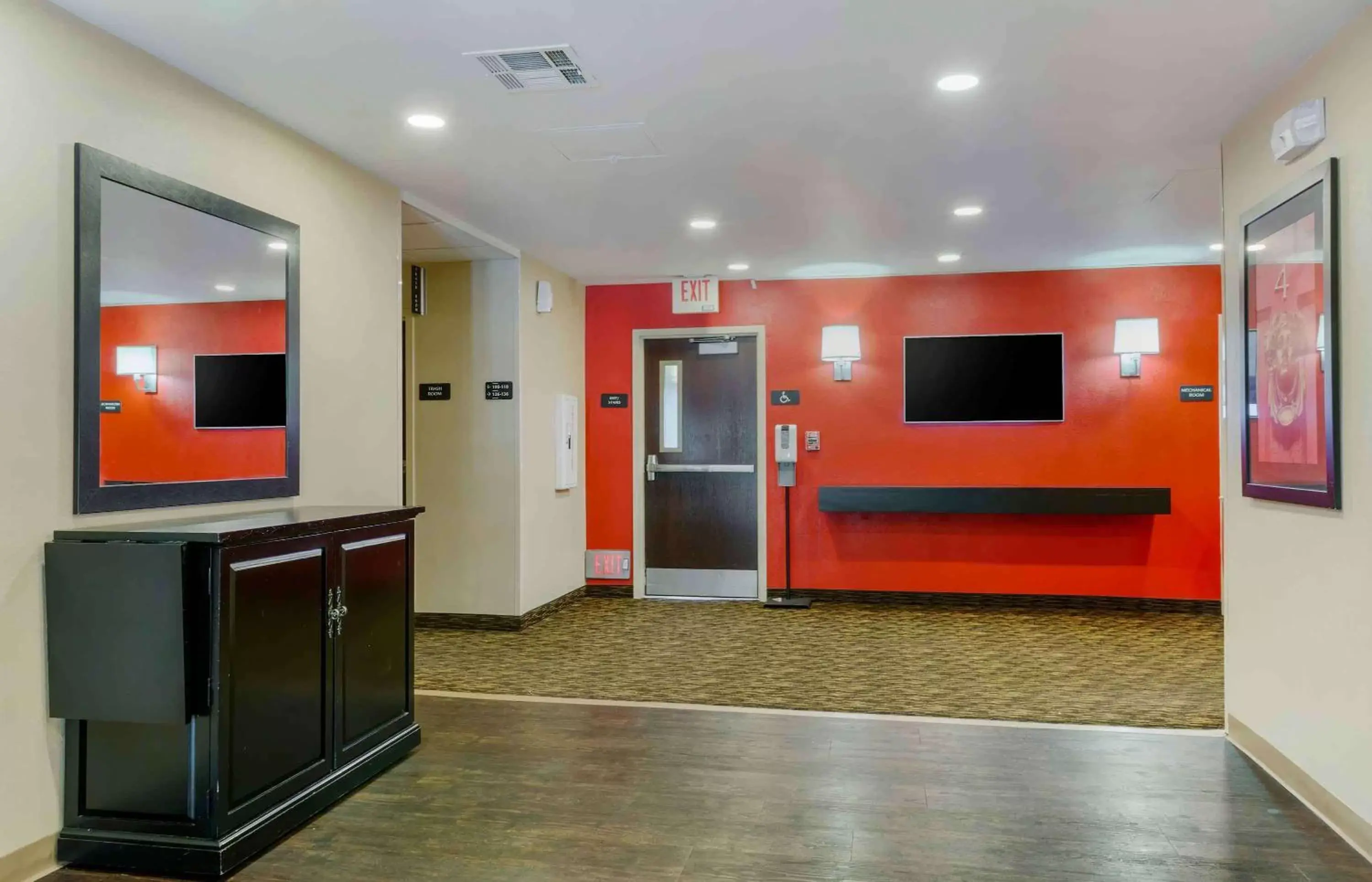 Lobby or reception, TV/Entertainment Center in Extended Stay America Suites - Phoenix - Airport