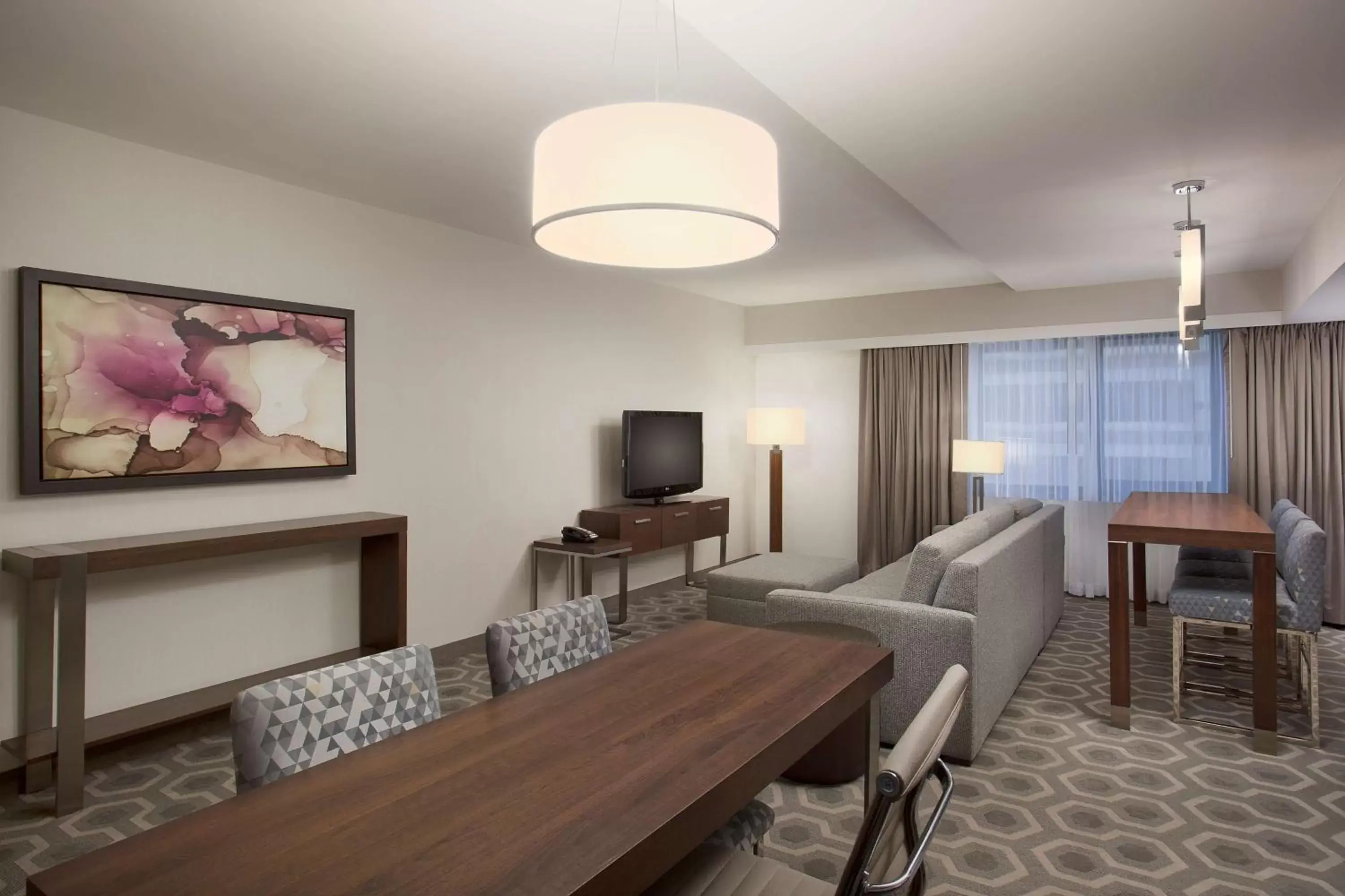 Bed, TV/Entertainment Center in Embassy Suites by Hilton Washington D.C. Georgetown