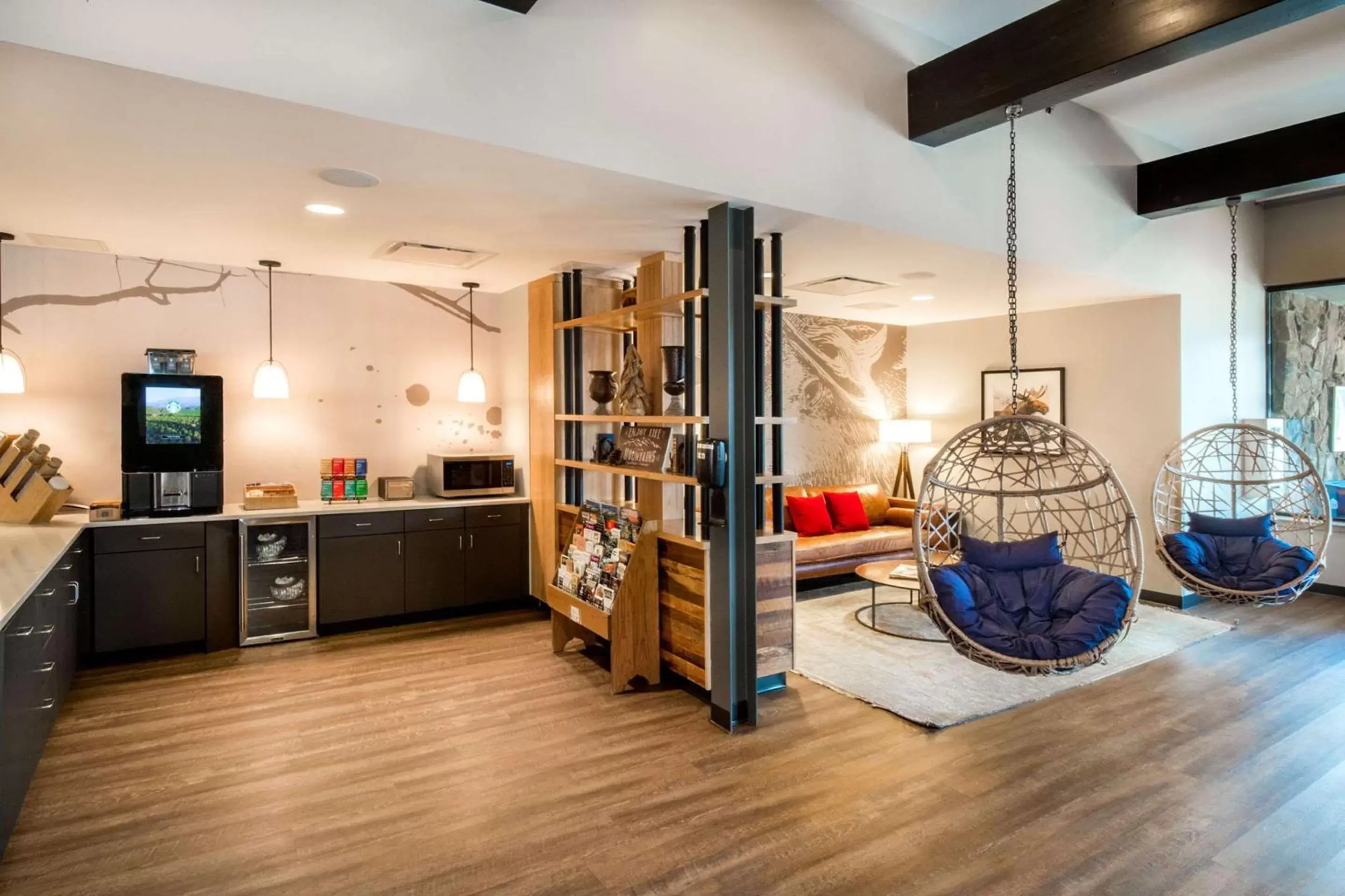 Breakfast, Kitchen/Kitchenette in The Ridgeline Hotel, Estes Park, Ascend Hotel Collection