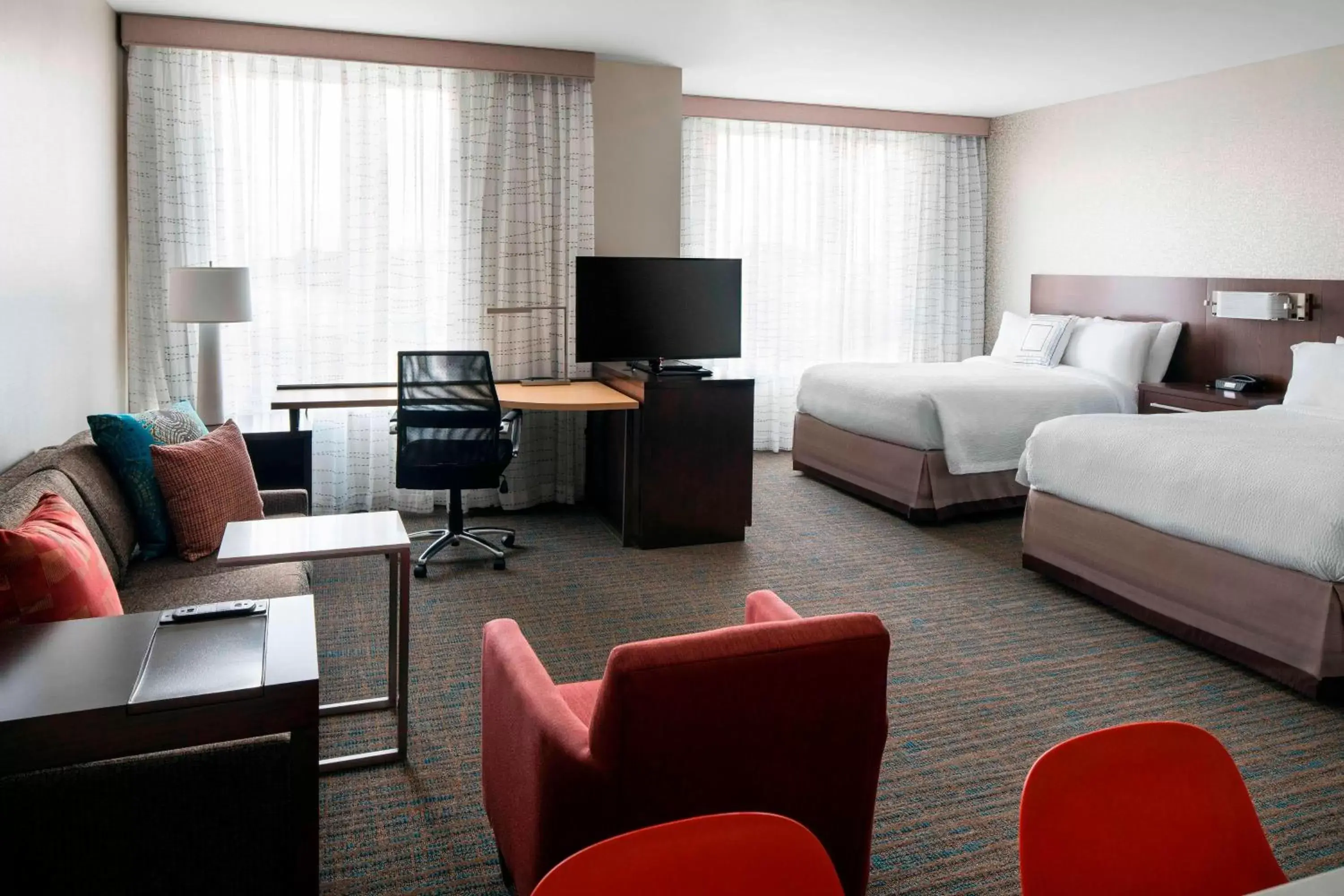 Photo of the whole room, Seating Area in Residence Inn by Marriott Boston Watertown