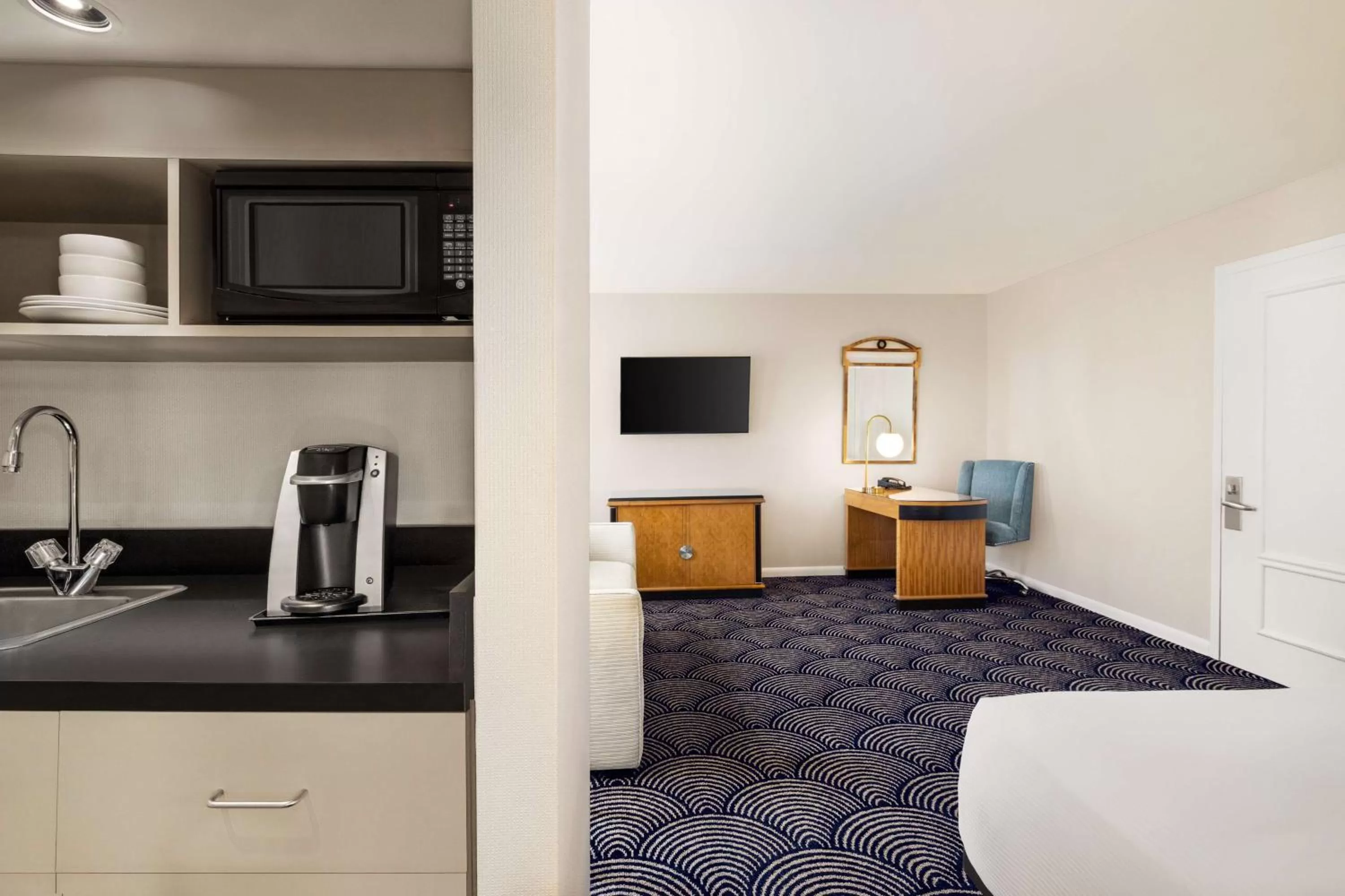 Bedroom, Bed in Inn at Great Neck