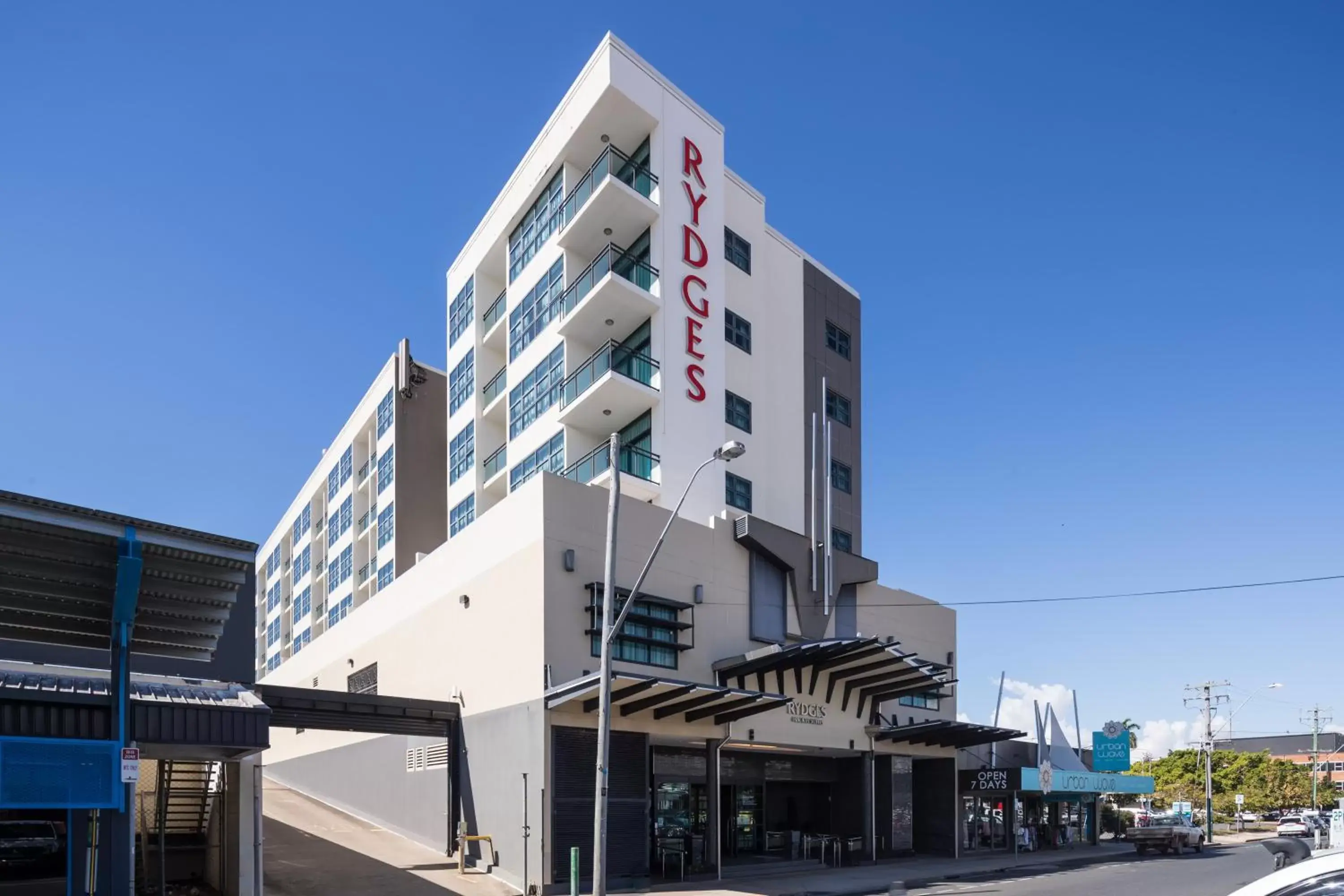 Facade/entrance in Rydges Mackay Suites