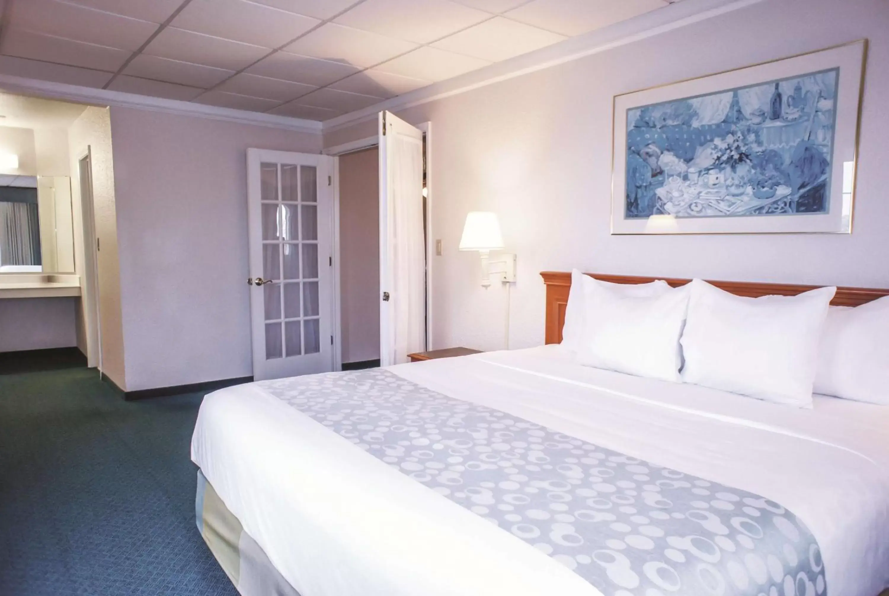 Deluxe Family Suite - Non-Smoking in La Quinta Inn by Wyndham Moline Airport Deluxe Family Suite - Non-Smoking in La Quinta Inn by Wyndham Moline Airport