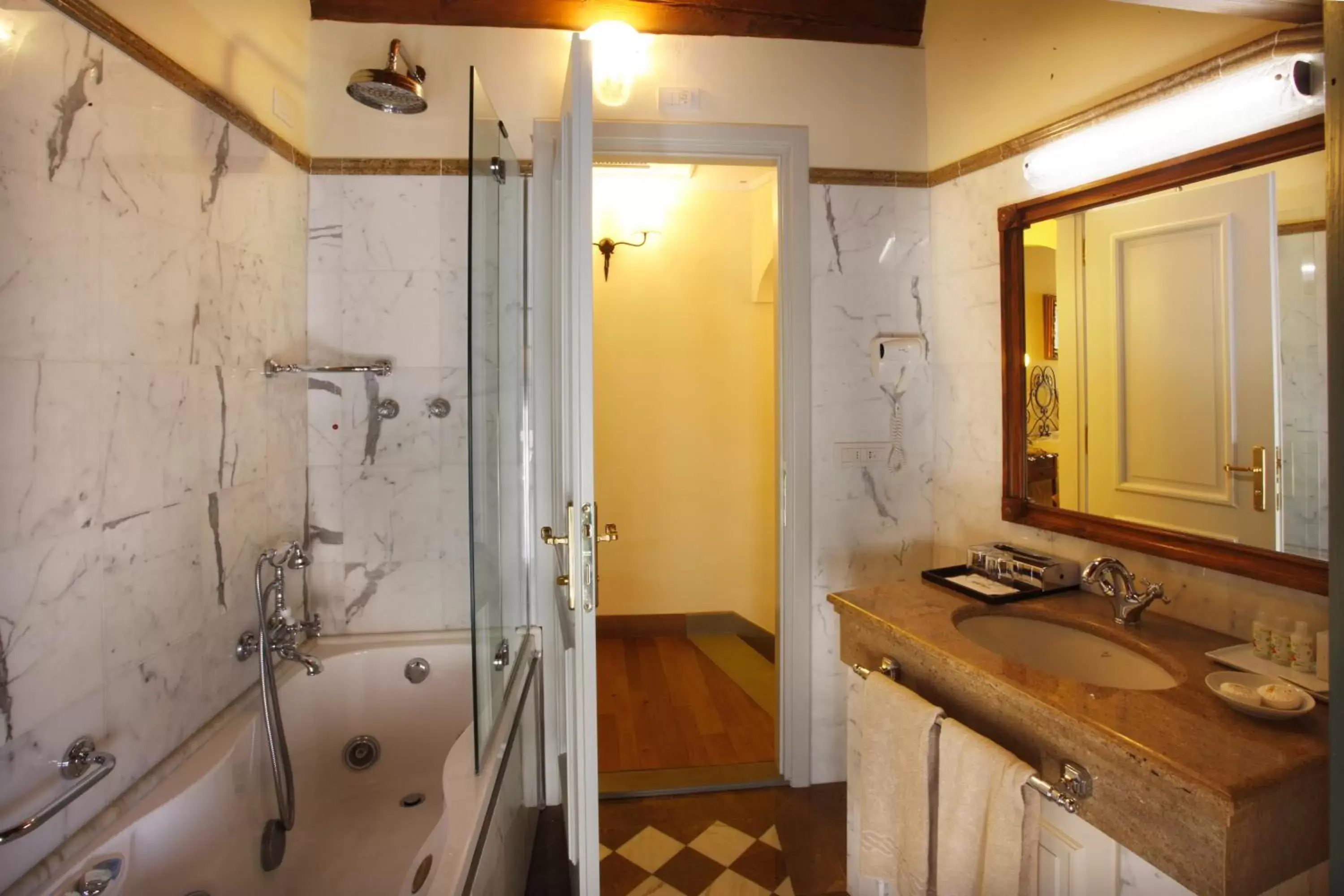 Bathroom in Hotel Mulino di Firenze - WorldHotels Crafted