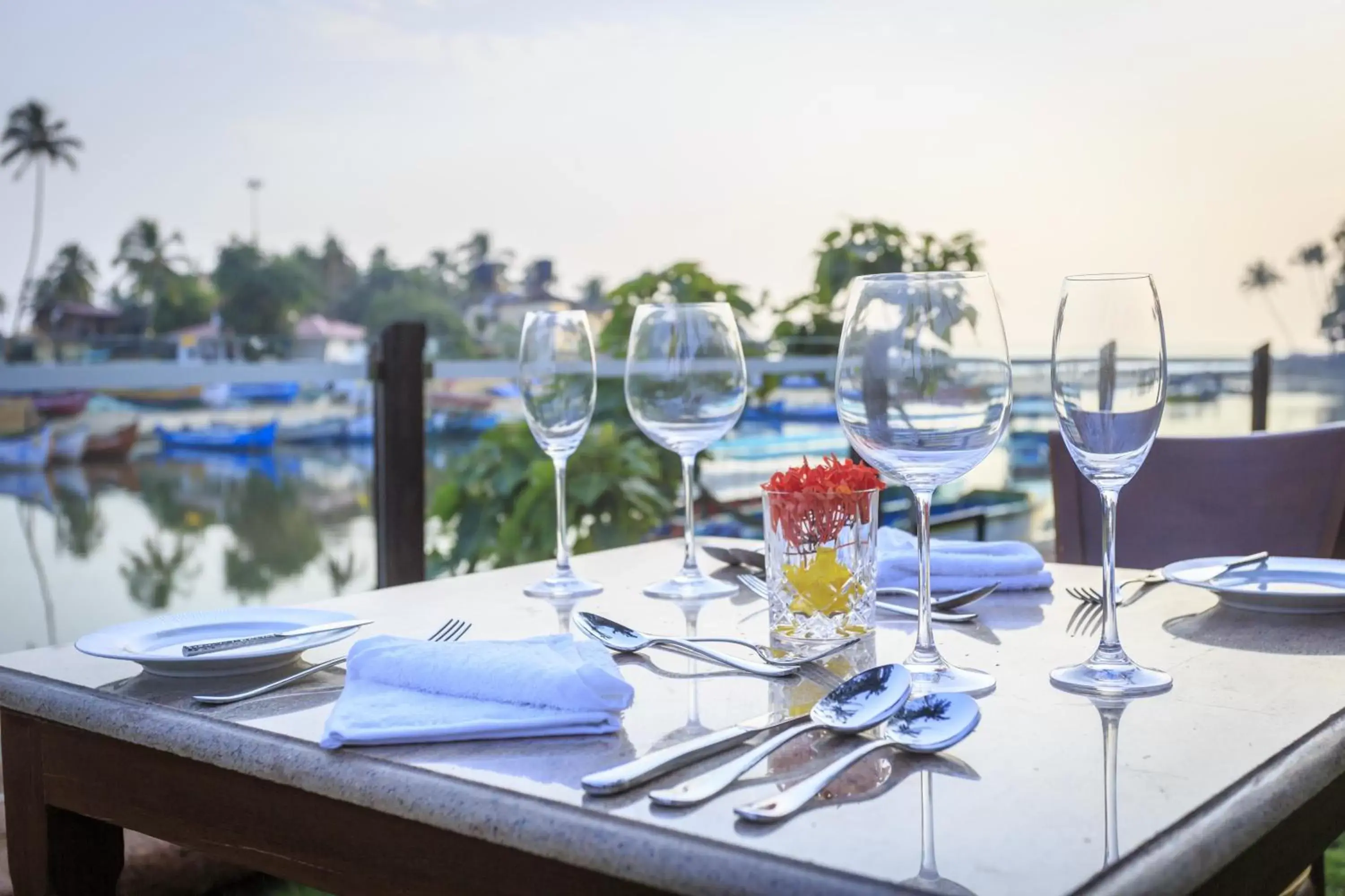 Restaurant/places to eat in Acron Waterfront Resort Restaurant/places to eat in Acron Waterfront Resort
