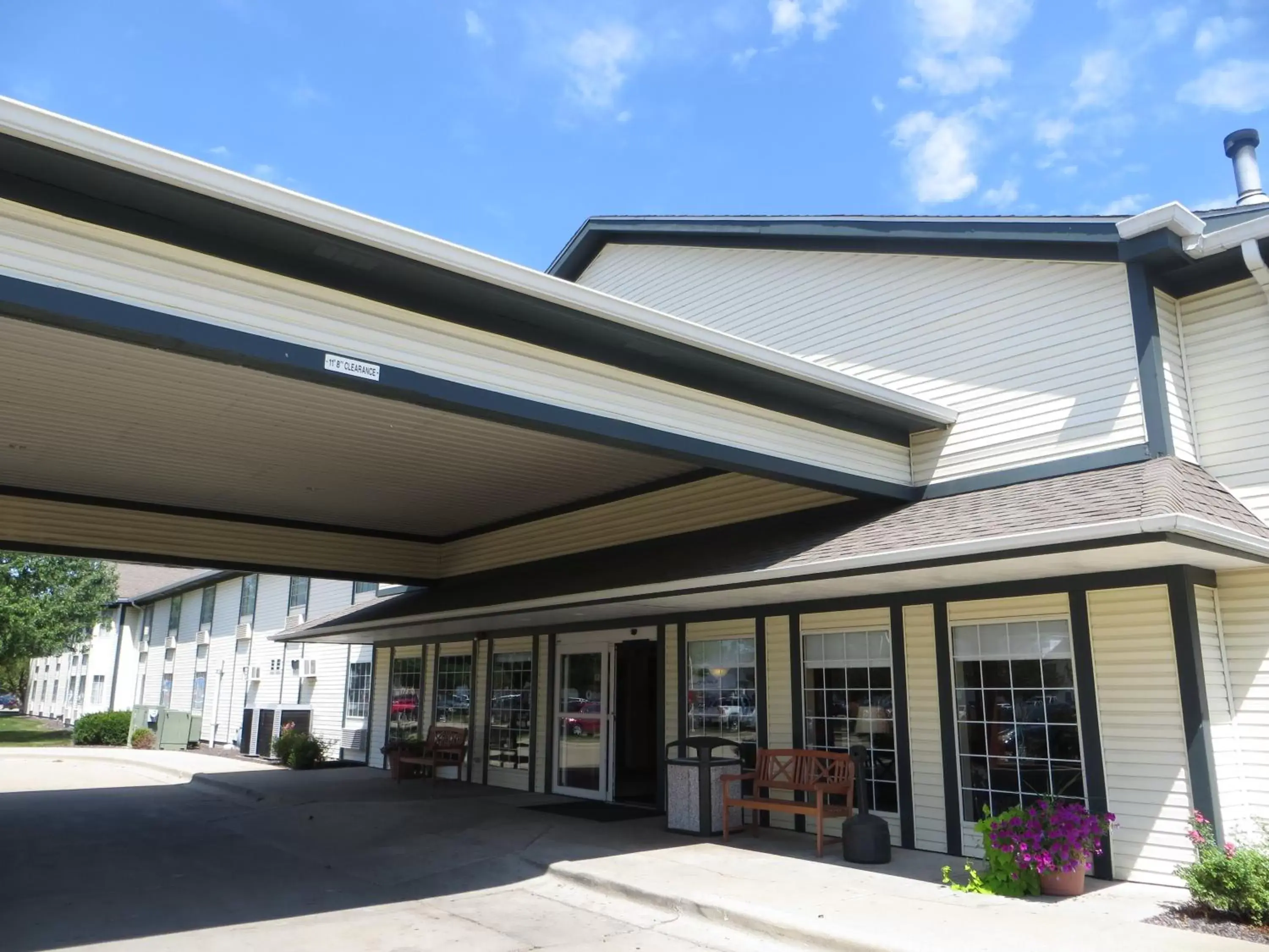 Facade/entrance in Ramada by Wyndham Springfield North