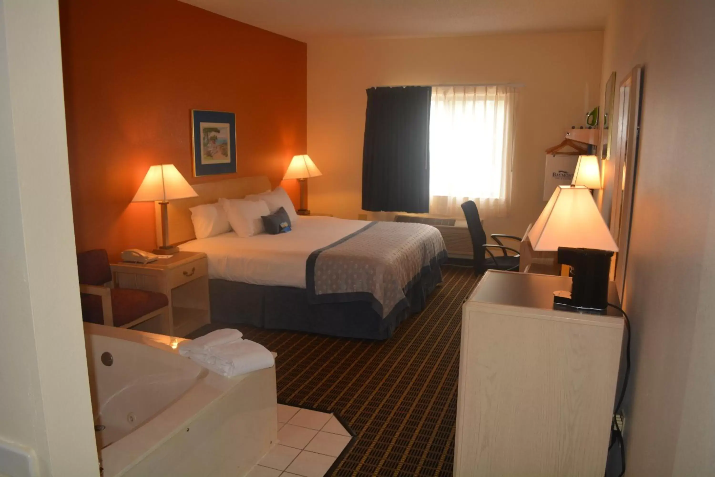 Deluxe King Room with Spa Bath- Non-Smoking in Baymont by Wyndham South Haven