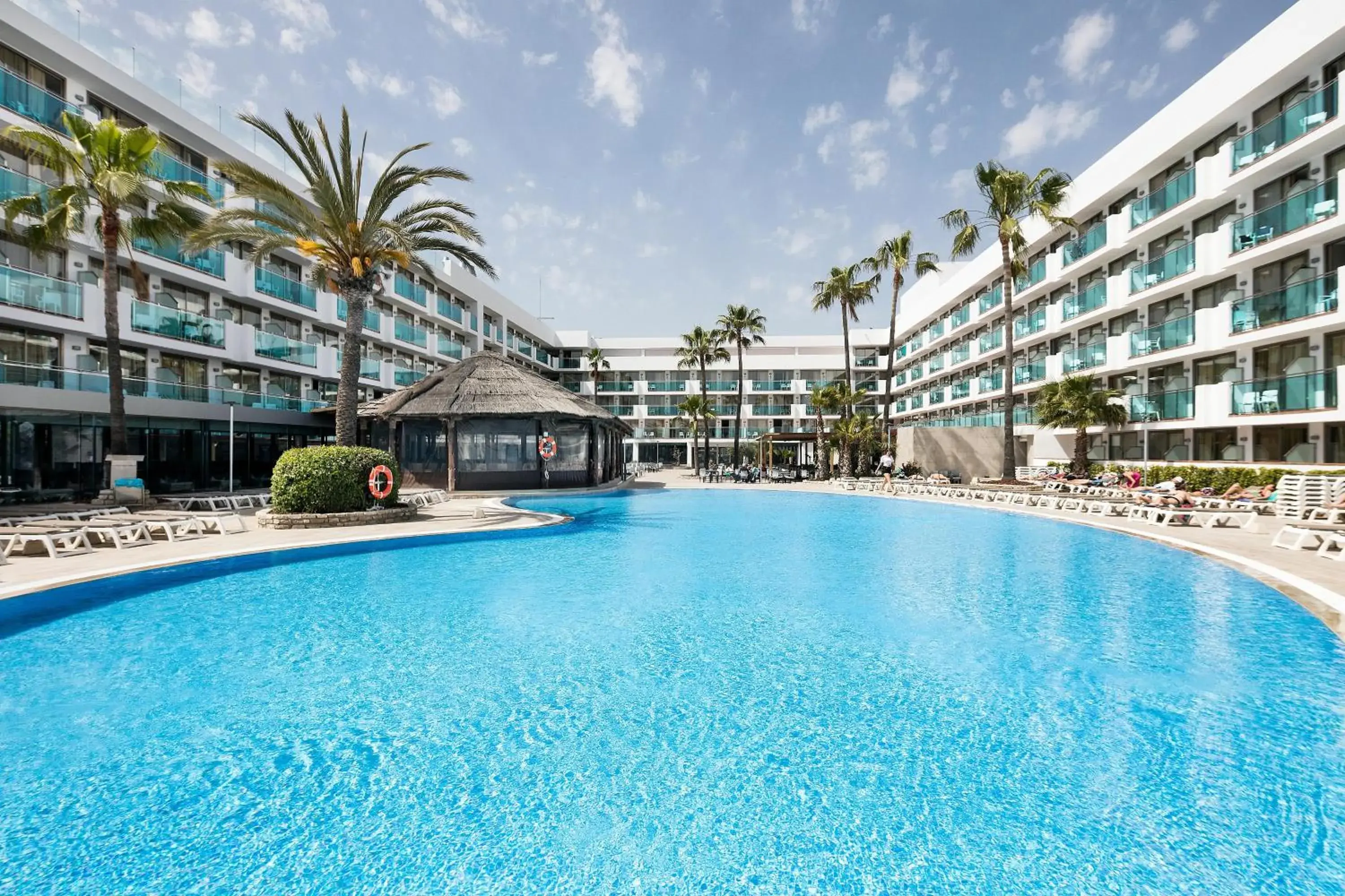 Swimming Pool in Hotel Best Maritim