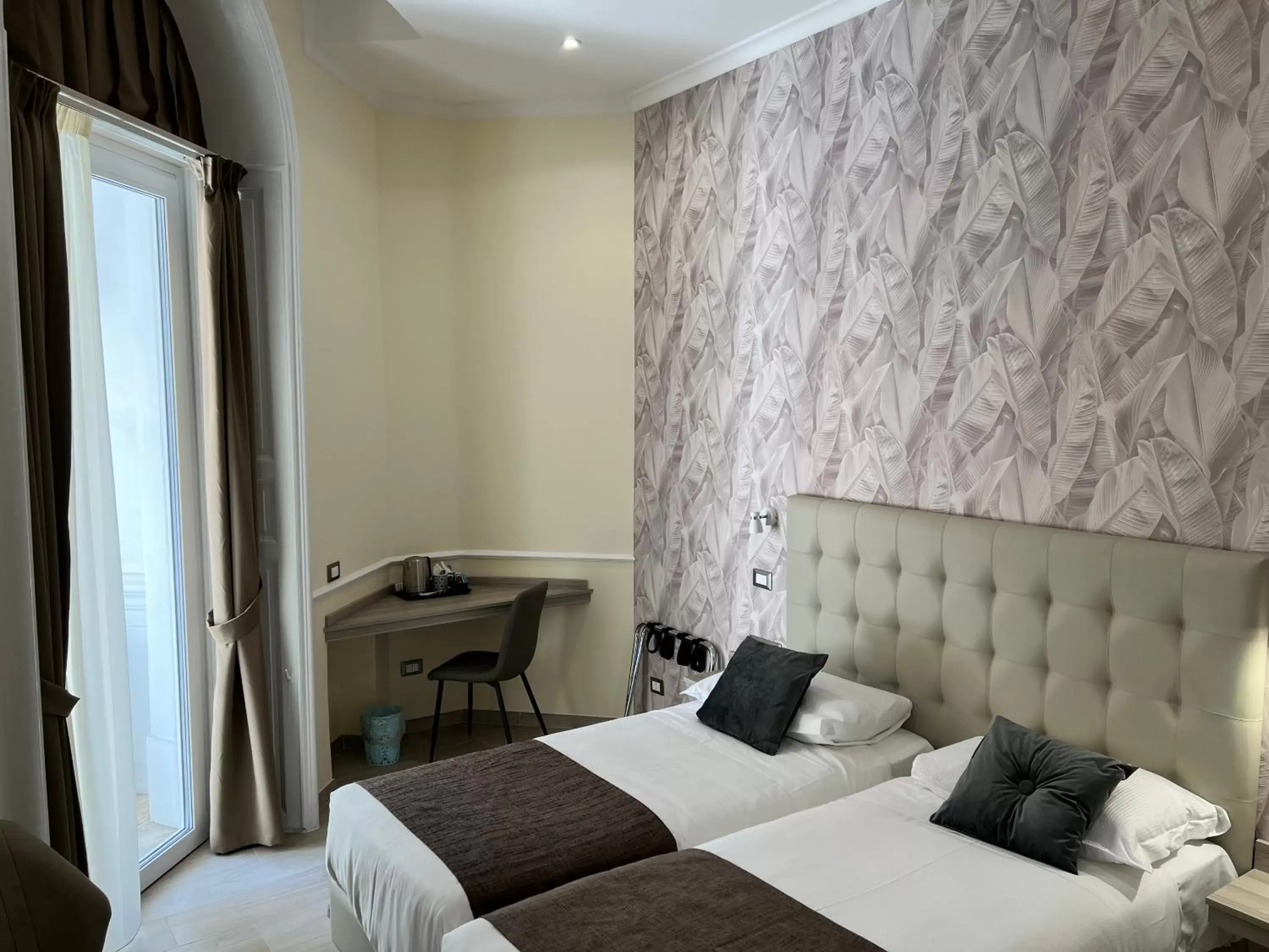 Large Double or Twin Room in Hotel Le Petit