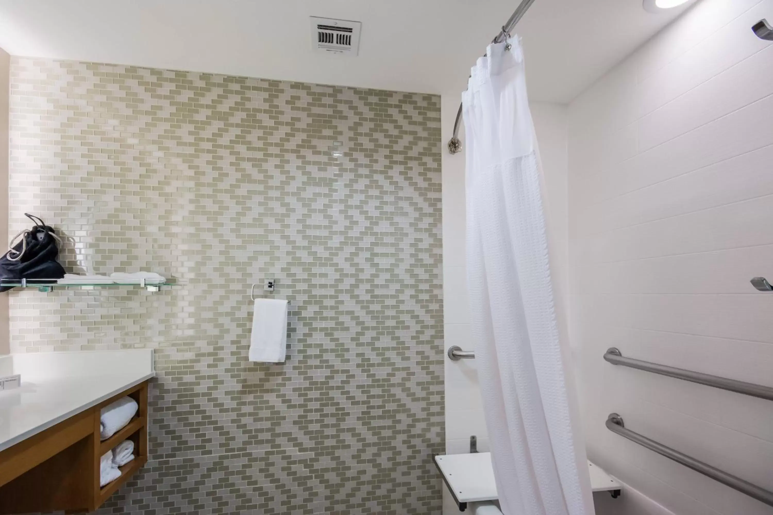 Bathroom in SpringHill Suites by Marriott Enid