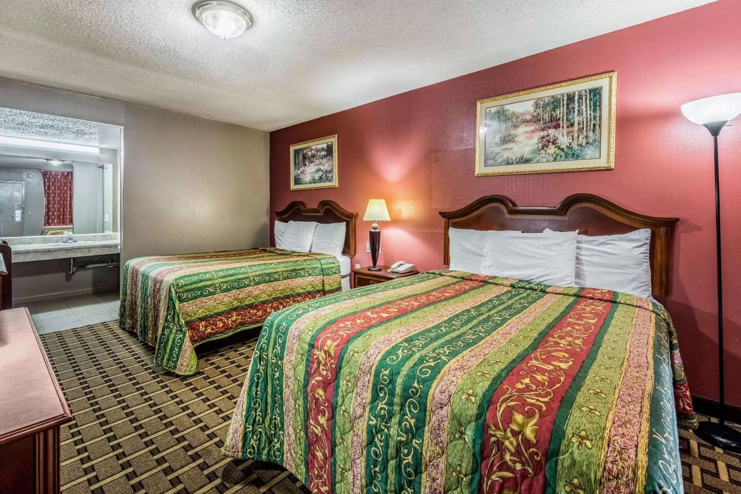 Photo of the whole room, Bed in Rodeway Inn