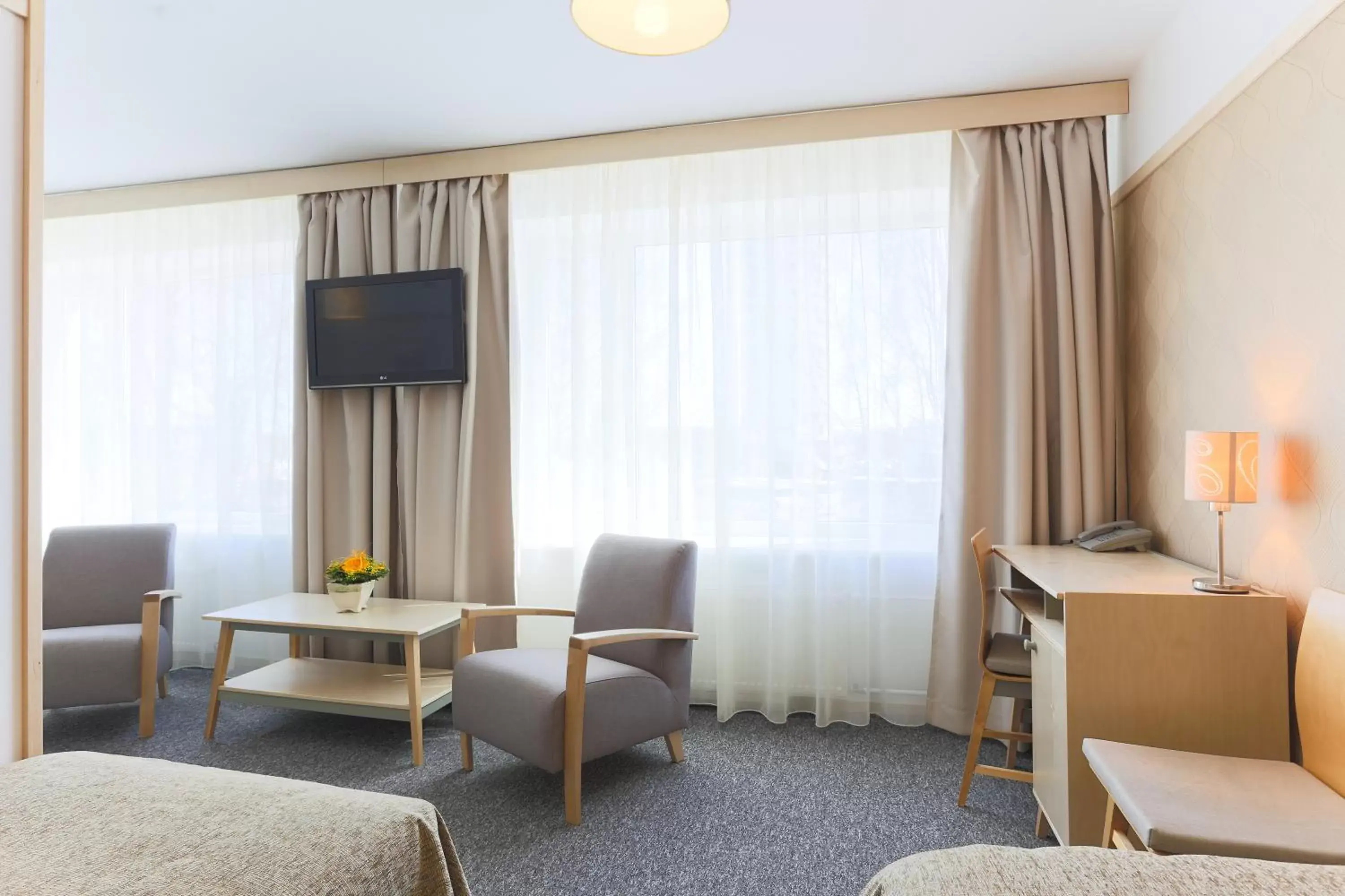 TV and multimedia, TV/Entertainment Center in Hotel Tartu