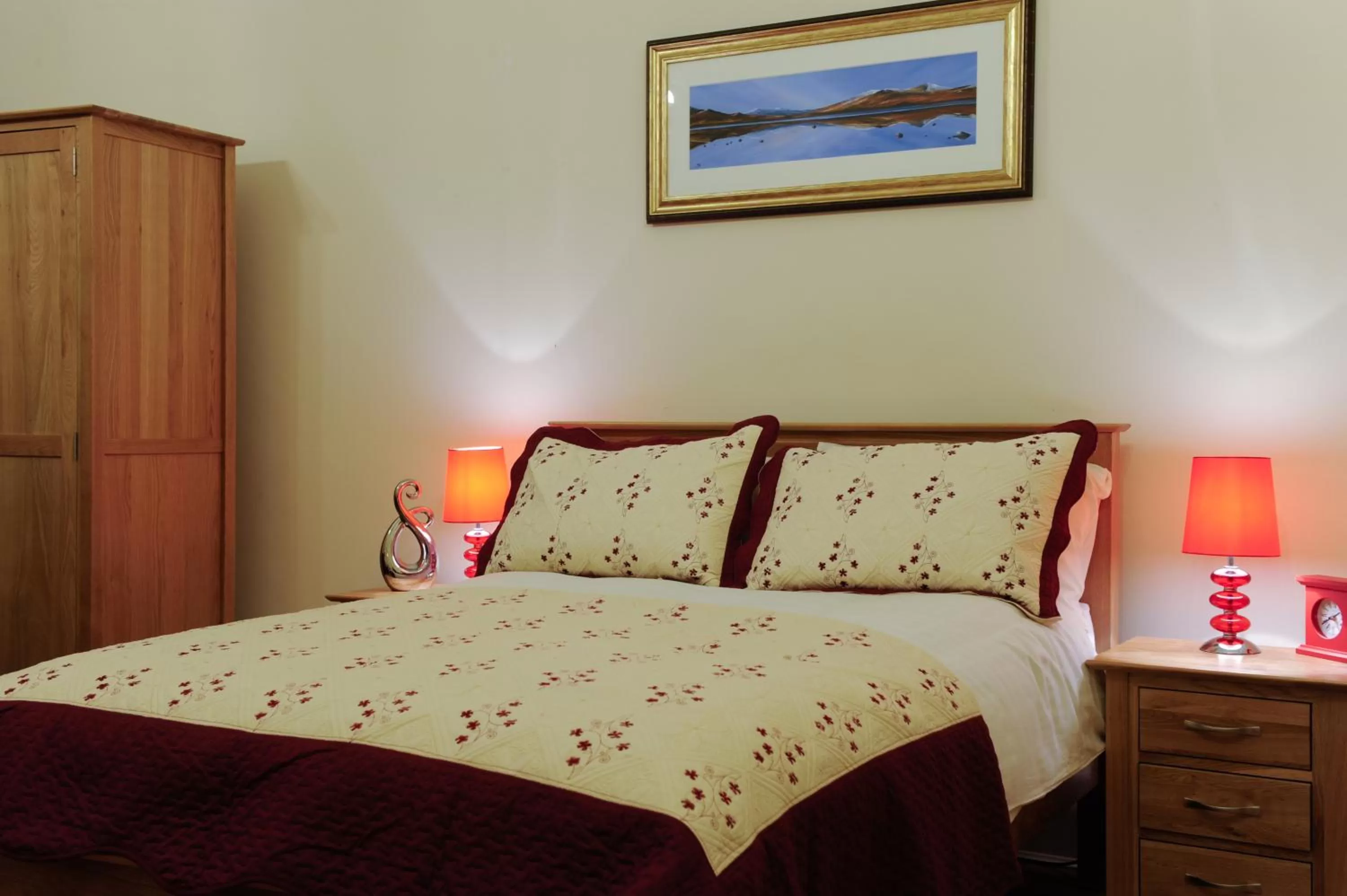 Bedroom, Bed in Edinburgh City Suites