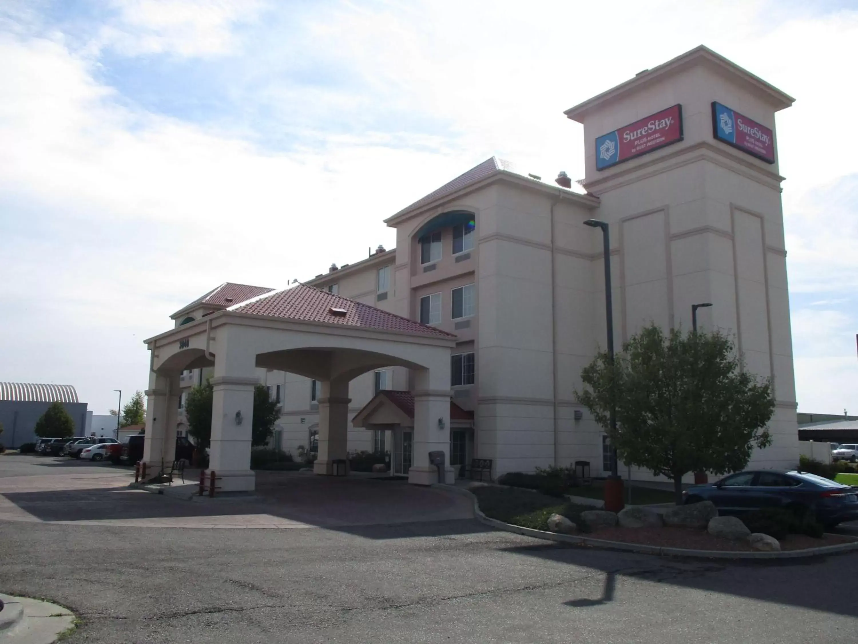 Property Building in SureStay Plus Hotel by Best Western Billings