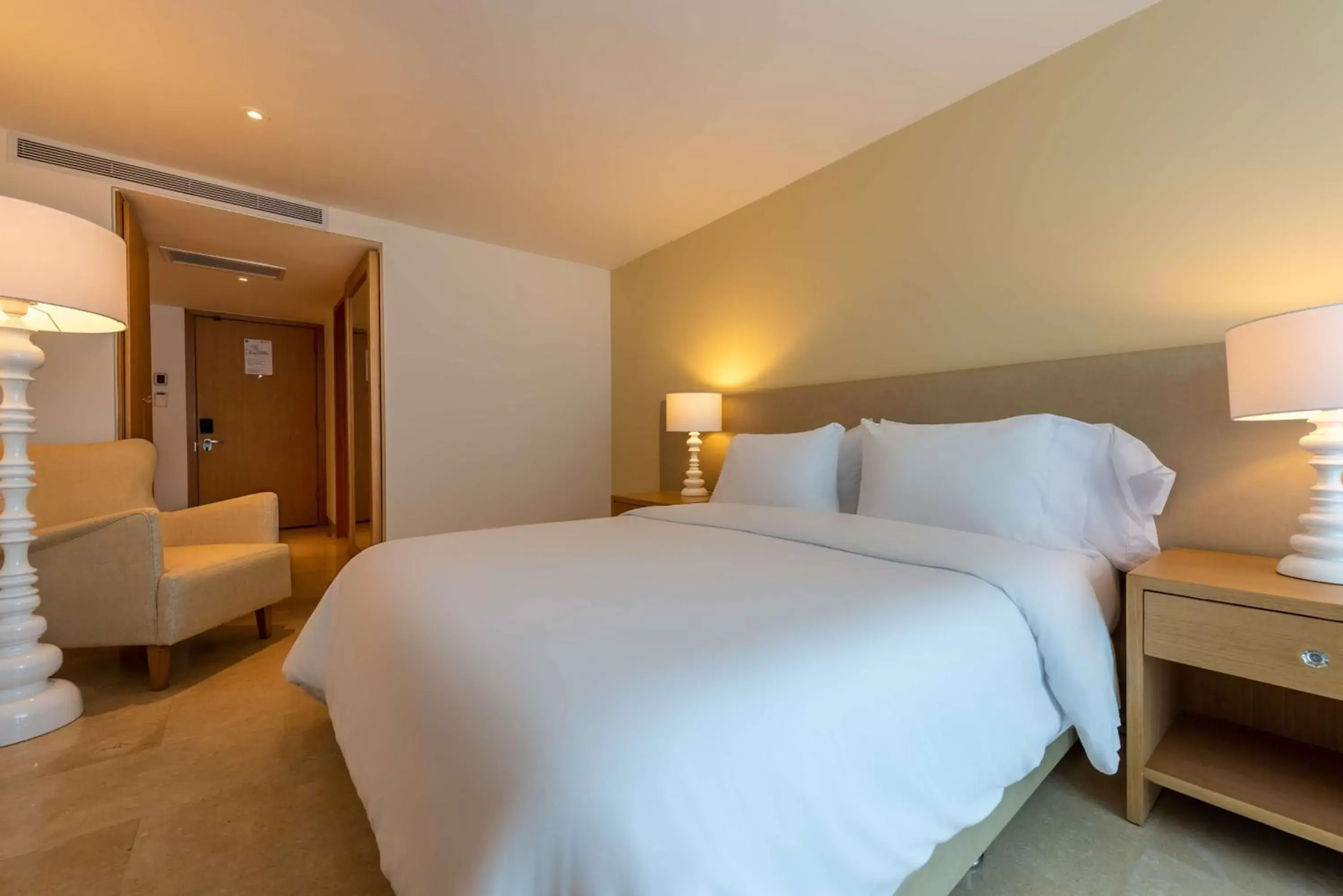Bedroom, Bed in Radisson Cartagena Ocean Pavillion Hotel