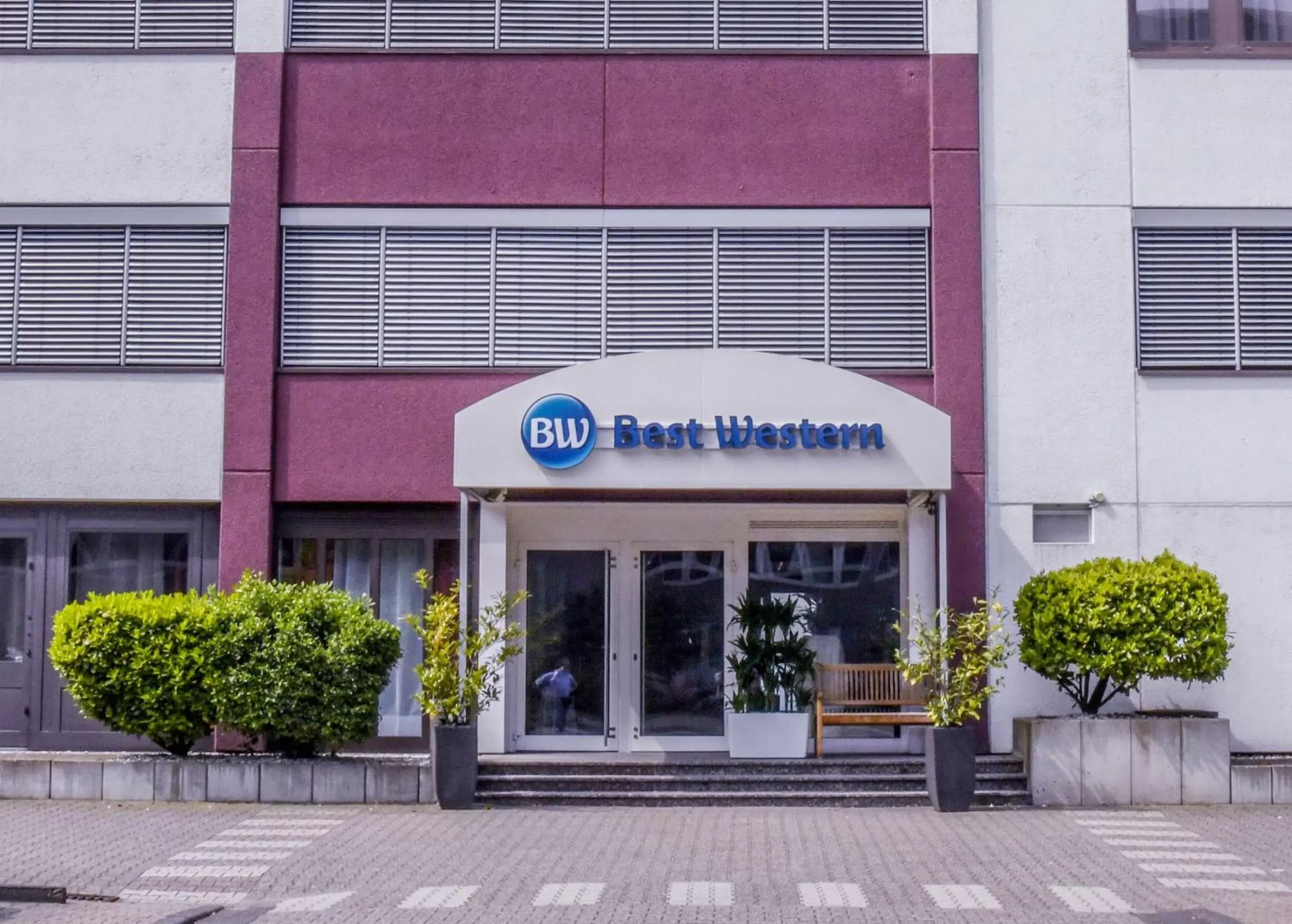 Property building in Best Western Comfort Business Hotel Düsseldorf-Neuss