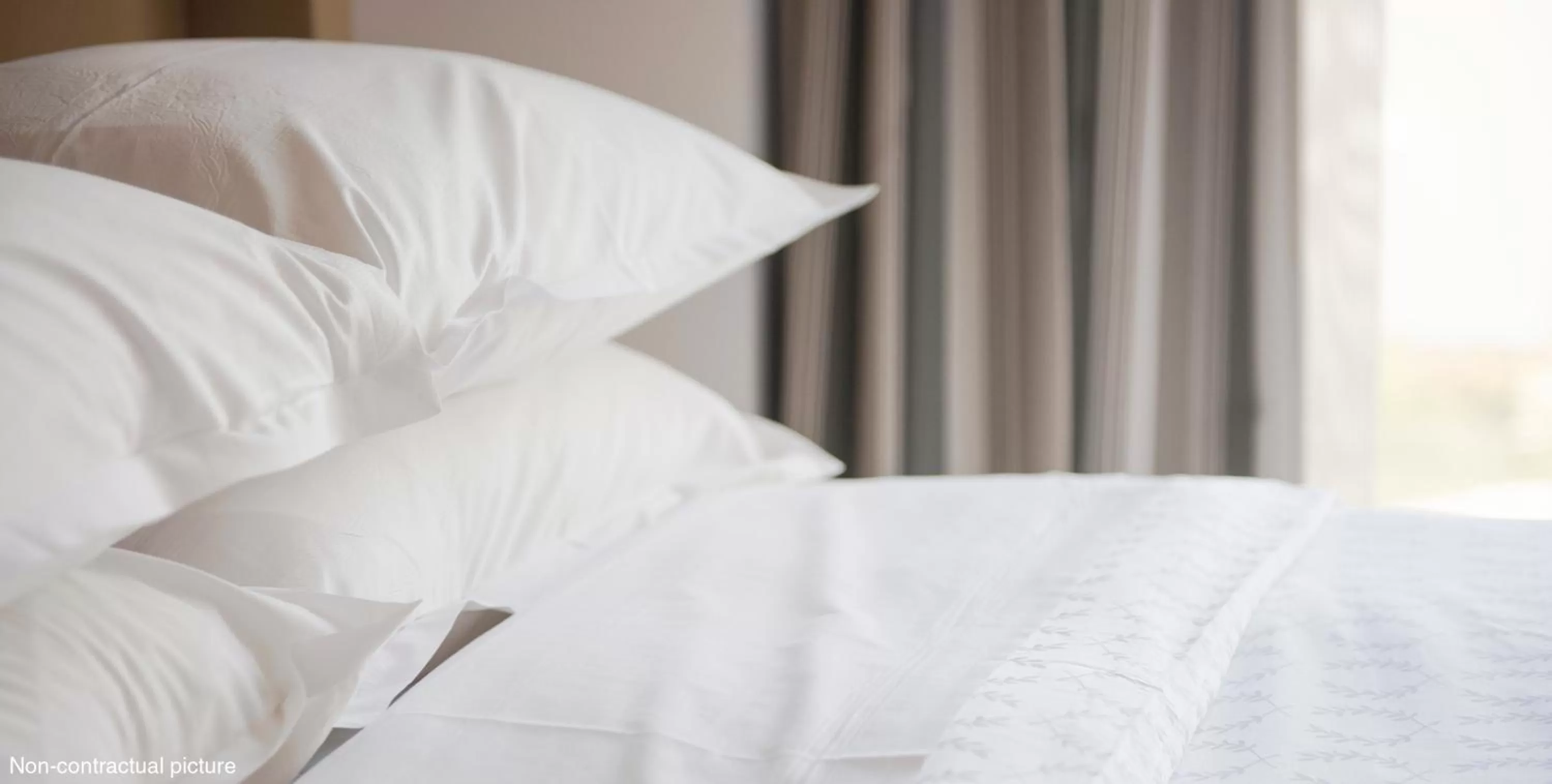 Bedroom, Bed in Kyriad Genève St-Genis-Pouilly