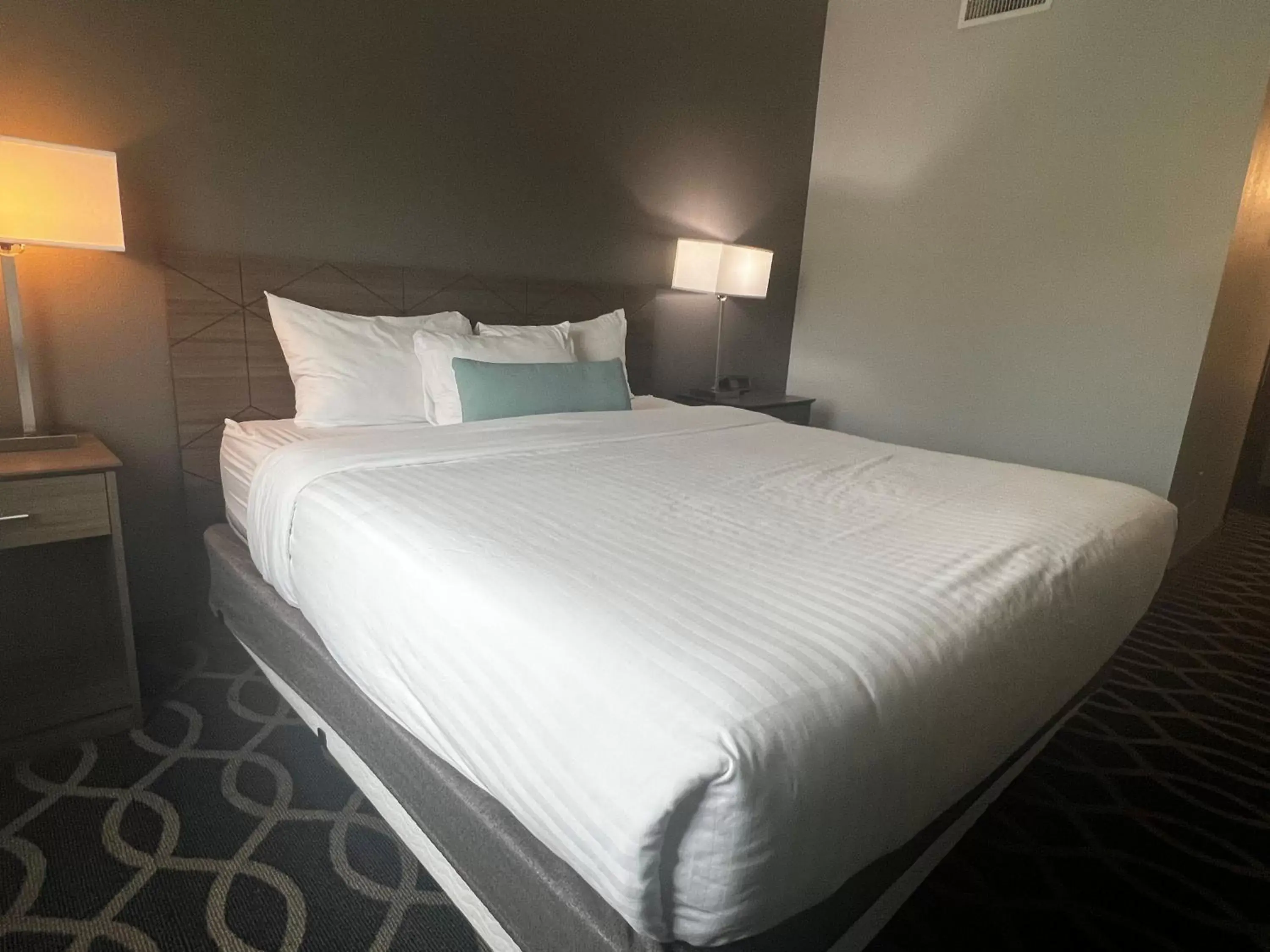 Bed in Wingate by Wyndham Humble/Houston Intercontinental Airport