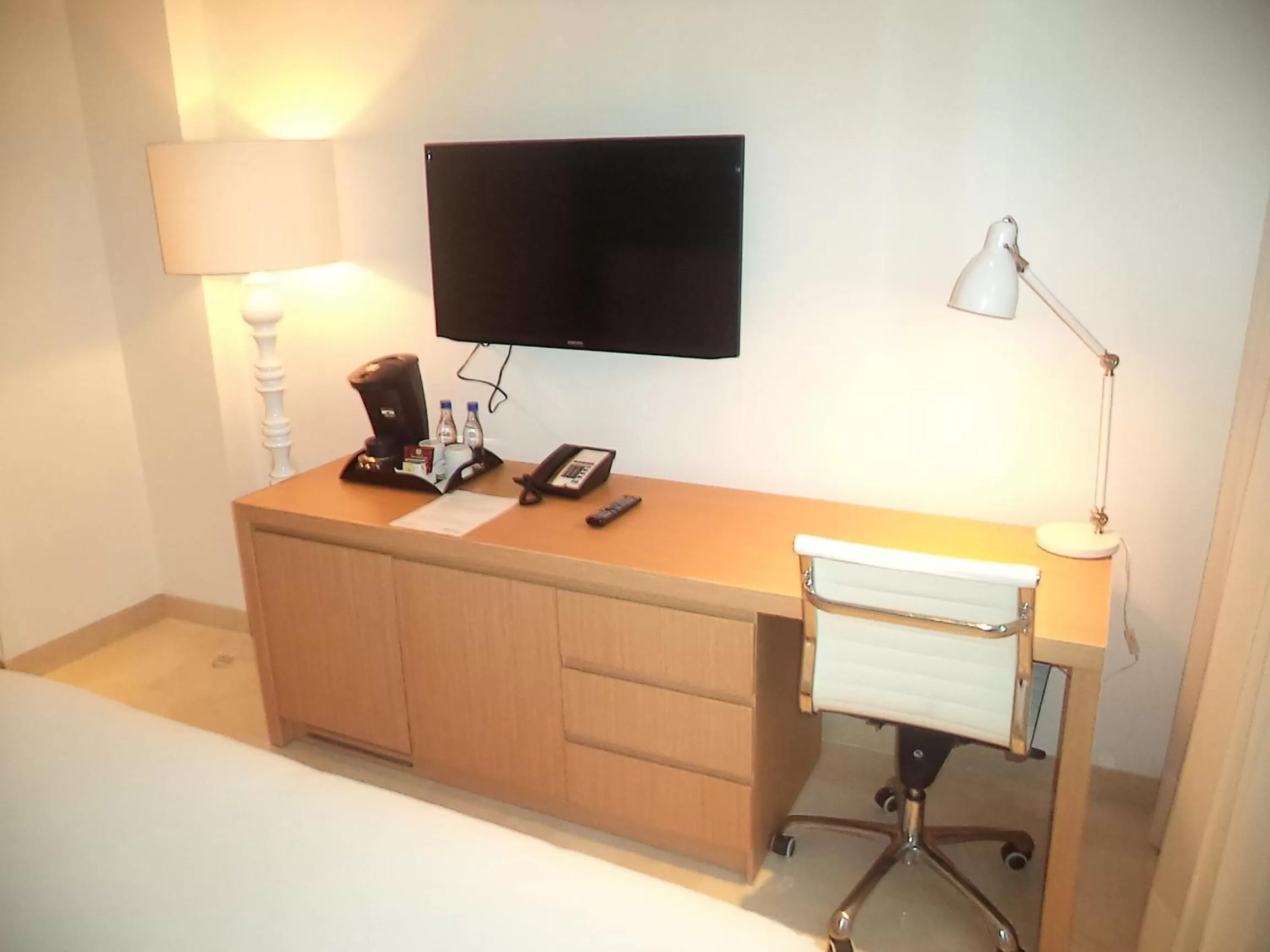 TV and multimedia, Bed in Radisson Cartagena Ocean Pavillion Hotel