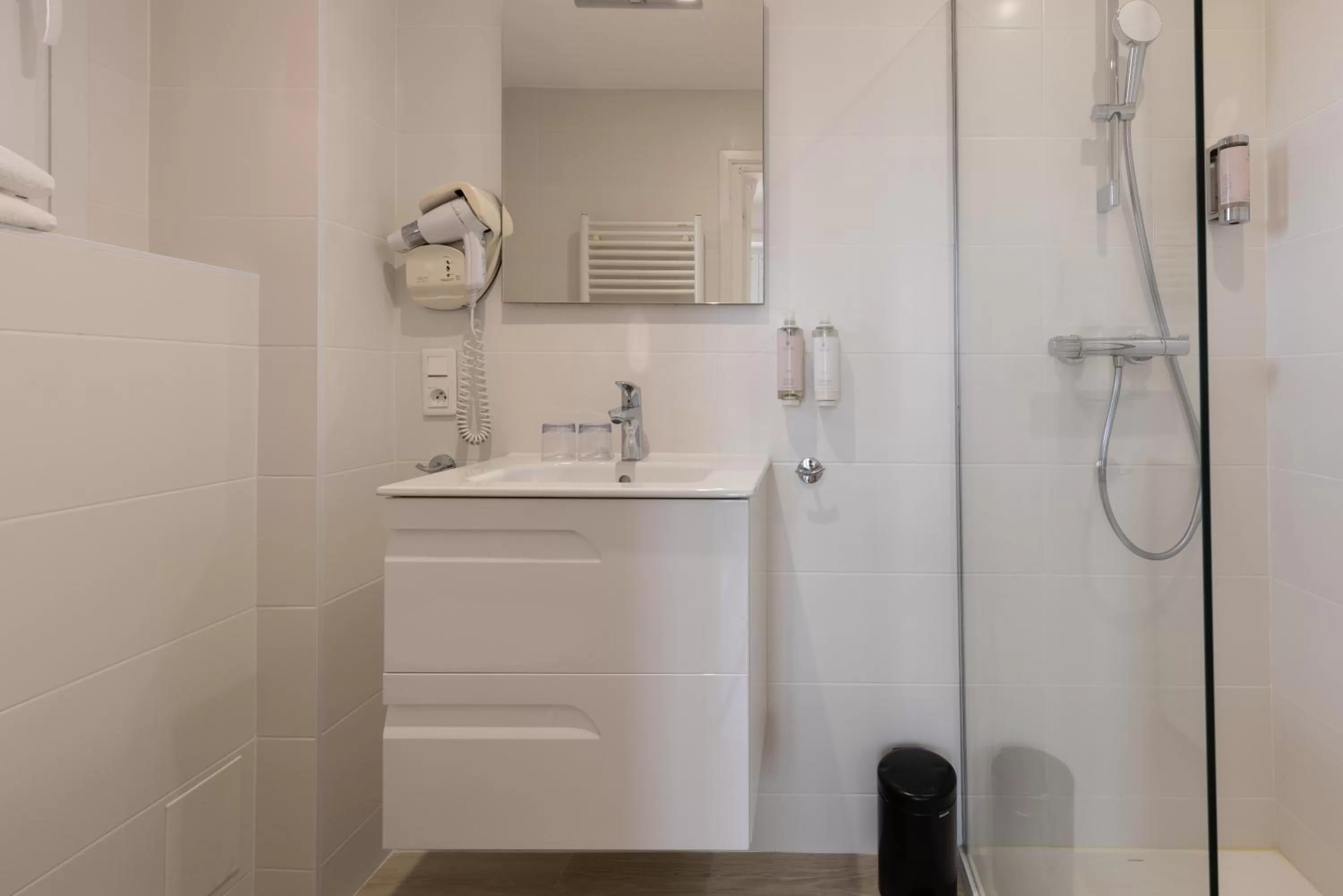 Bathroom in Hôtel & Espace Bien-être La Maison du Lierre