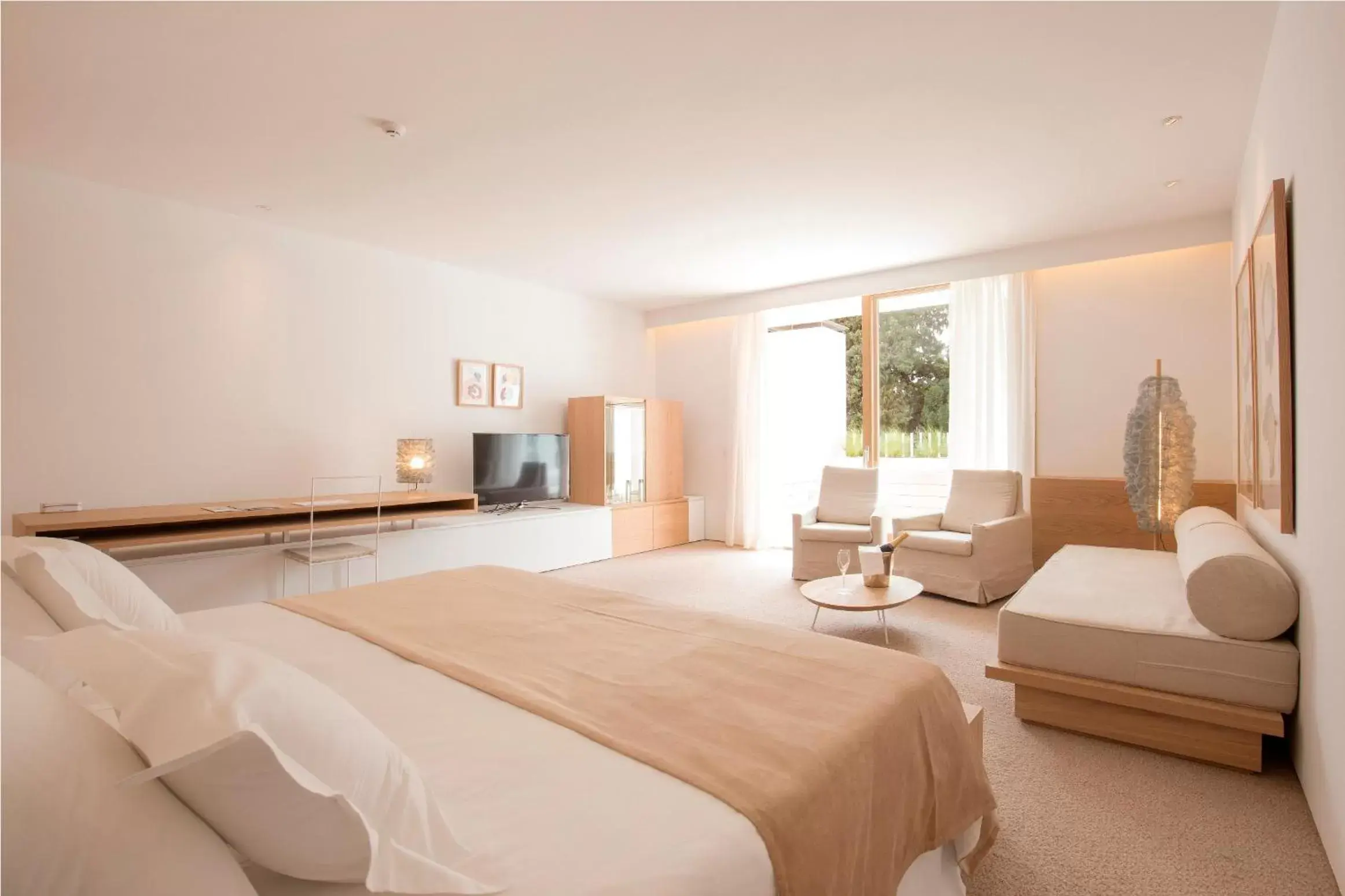Hot Tub, Bed in Convent de la Missio - Grand Luxury Boutique hotel, Adults Only Hot Tub, Bed in Convent de la Missio - Grand Luxury Boutique hotel, Adults Only