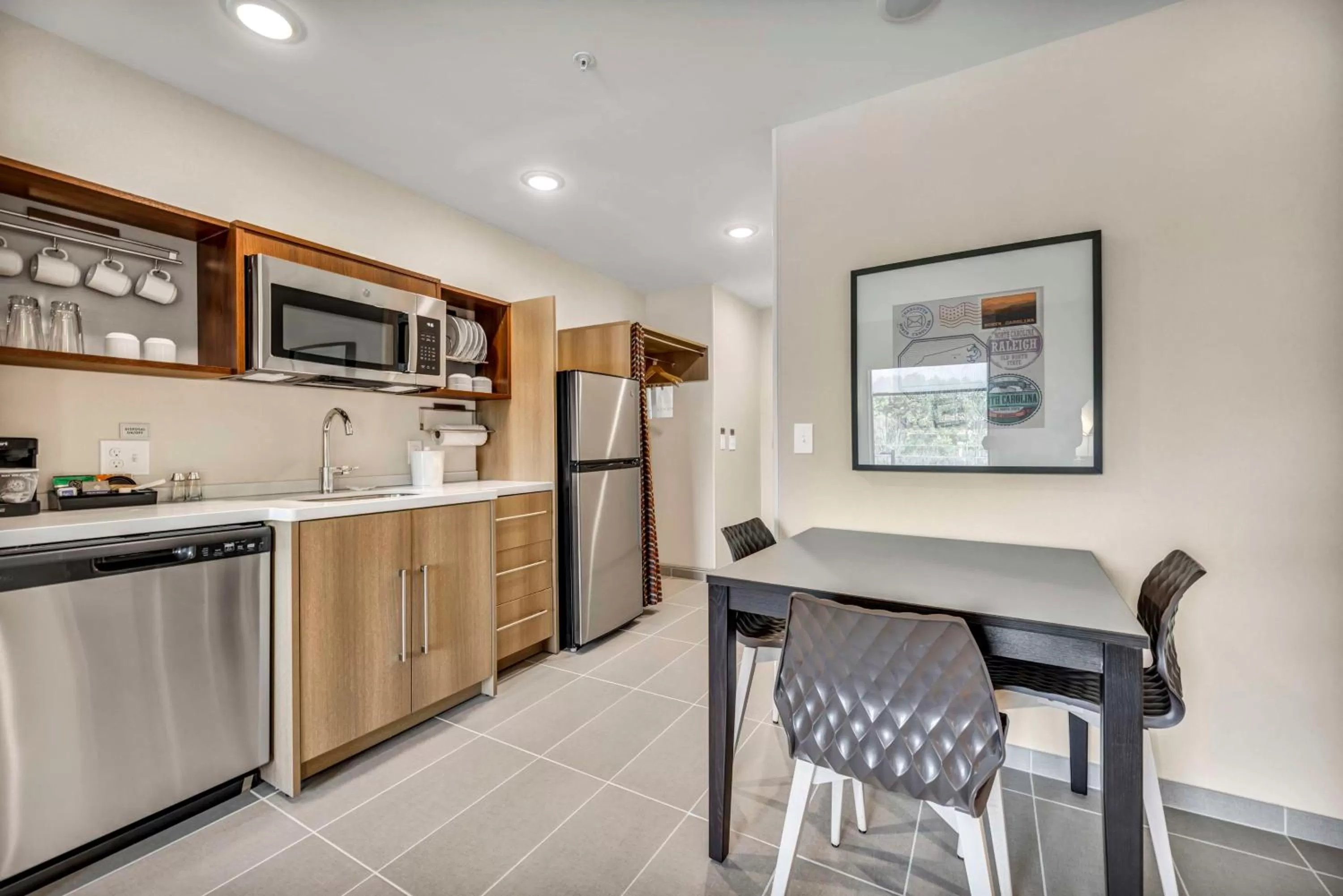 Kitchen or kitchenette in Home2 Suites by Hilton Raleigh West Lenovo Center