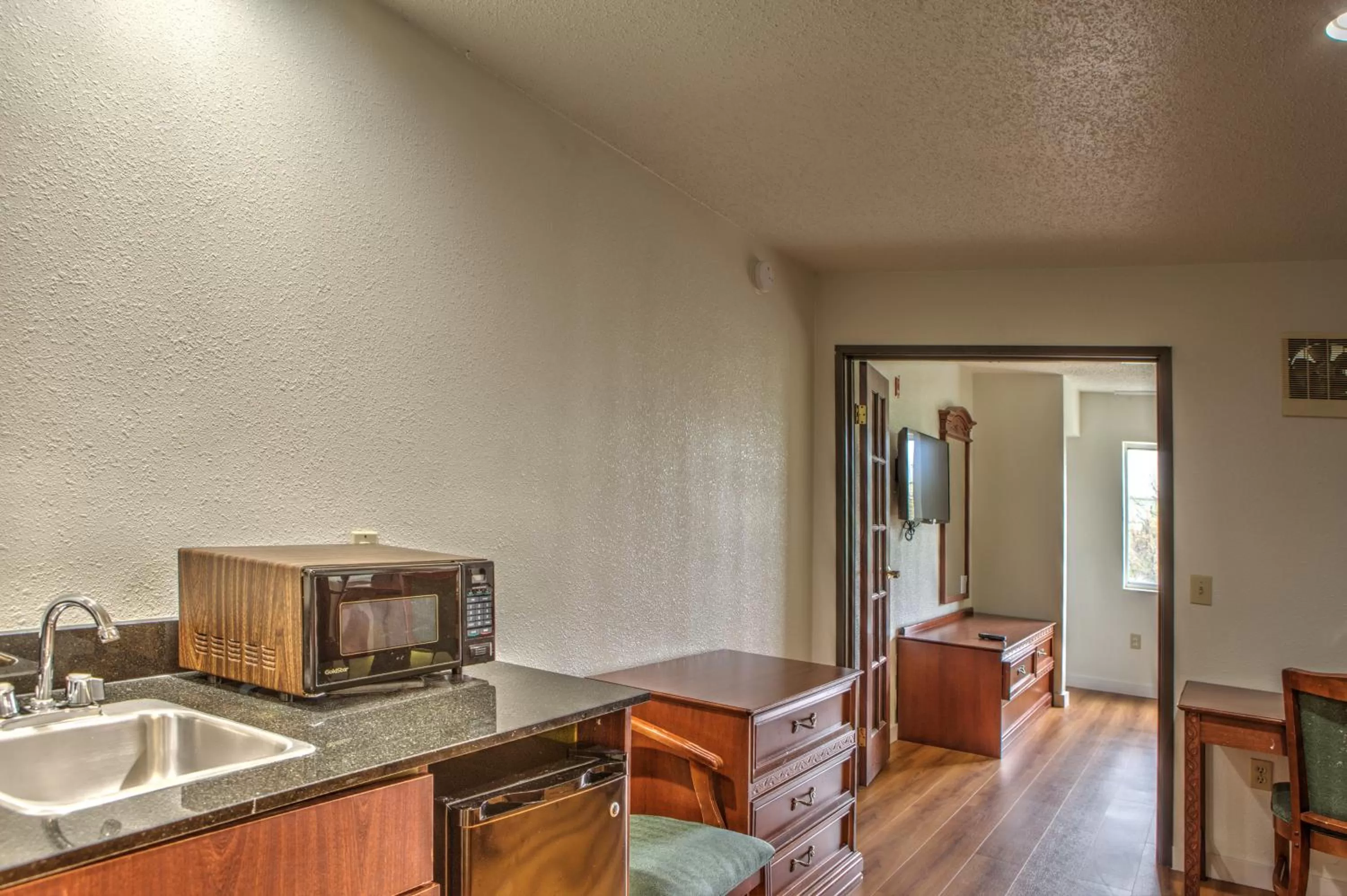 Kitchen or kitchenette in Motel 6-Dallas, TX - Northwest