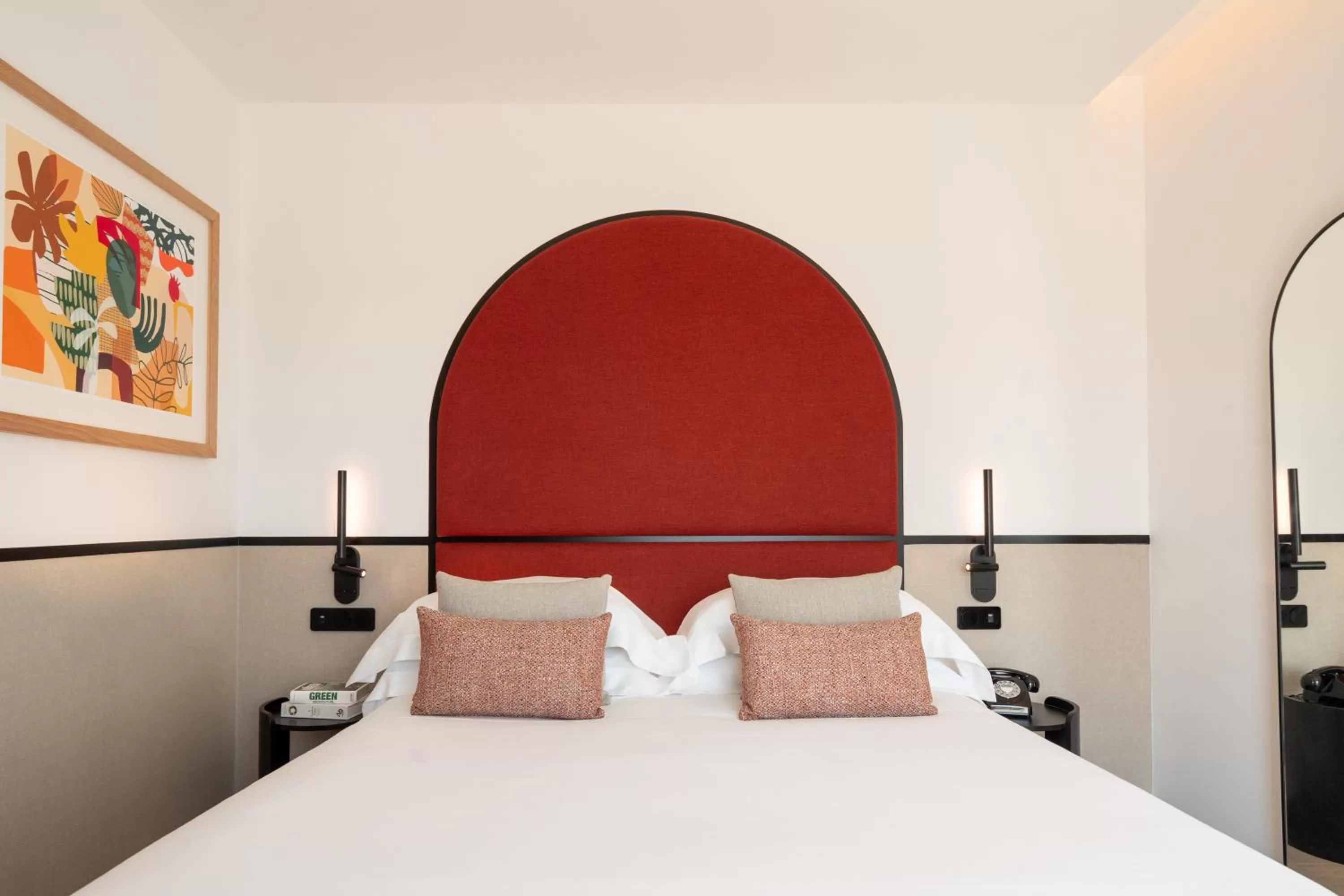 Bed in The Editory Garden Porto Hotel