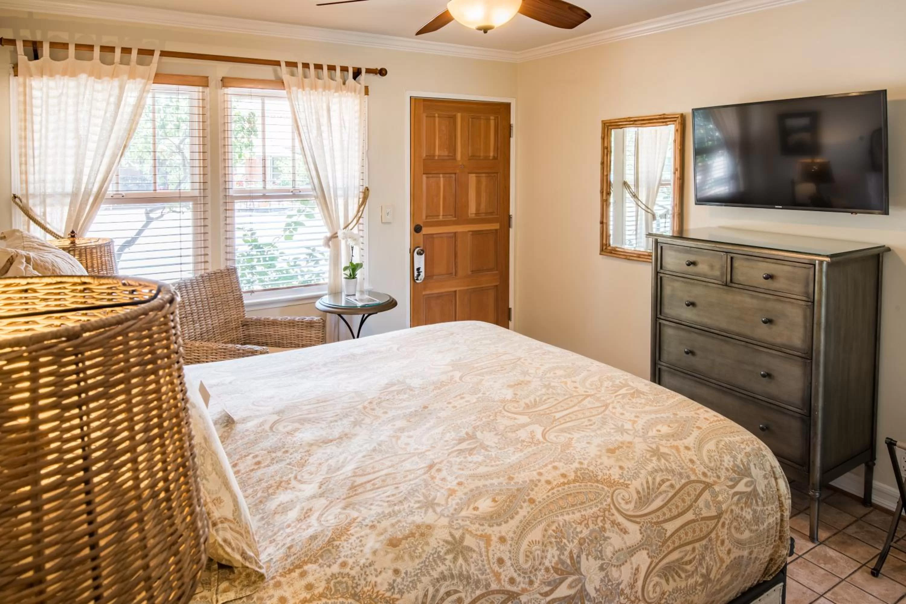 TV and multimedia, Bed in Harbor House Inn