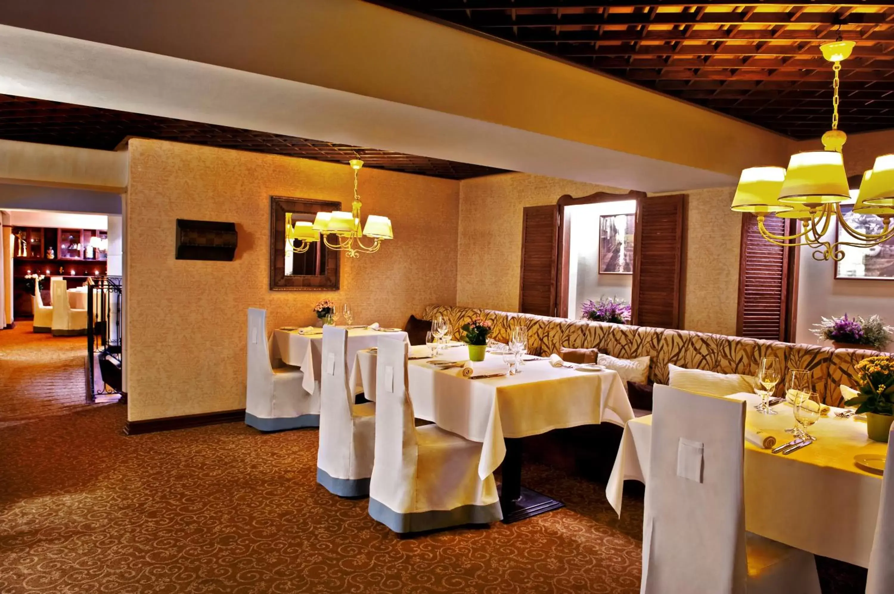 Restaurant/places to eat, Banquet Facilities in Grand Hotel Boutique