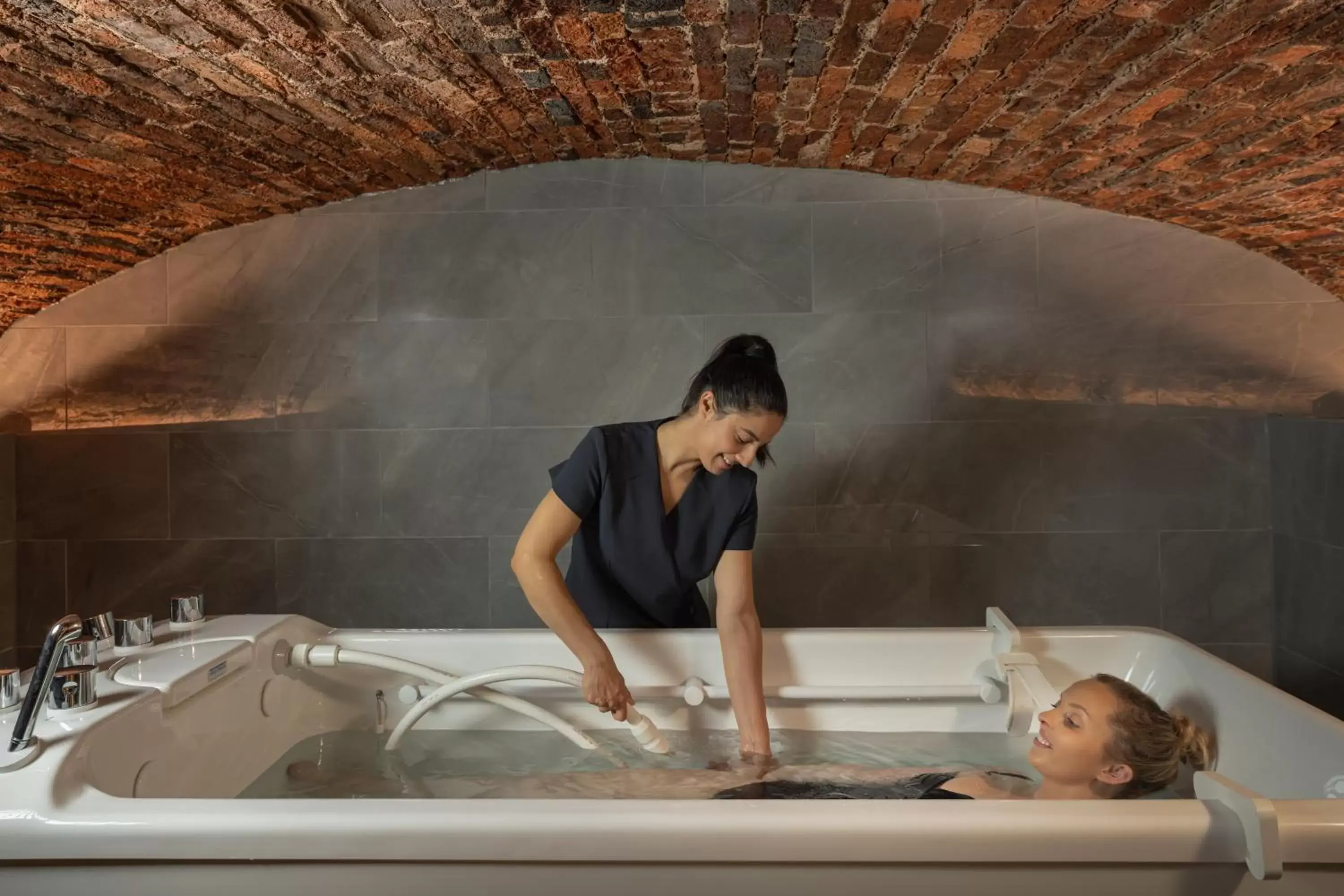 Spa and wellness centre/facilities in Buxton Crescent Spa and wellness centre/facilities in Buxton Crescent