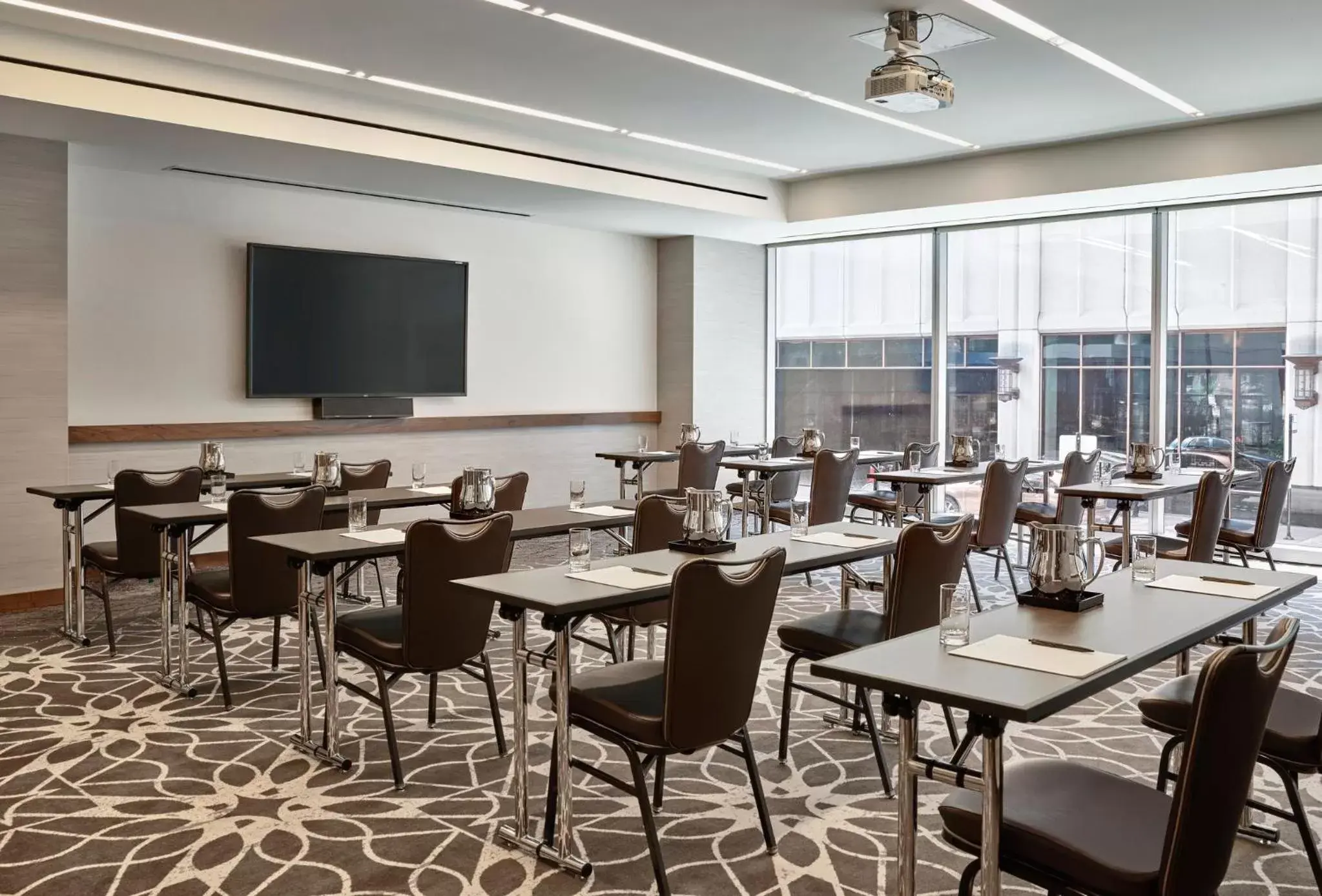 Meeting/conference room, Restaurant/Places to Eat in Loews Chicago Hotel