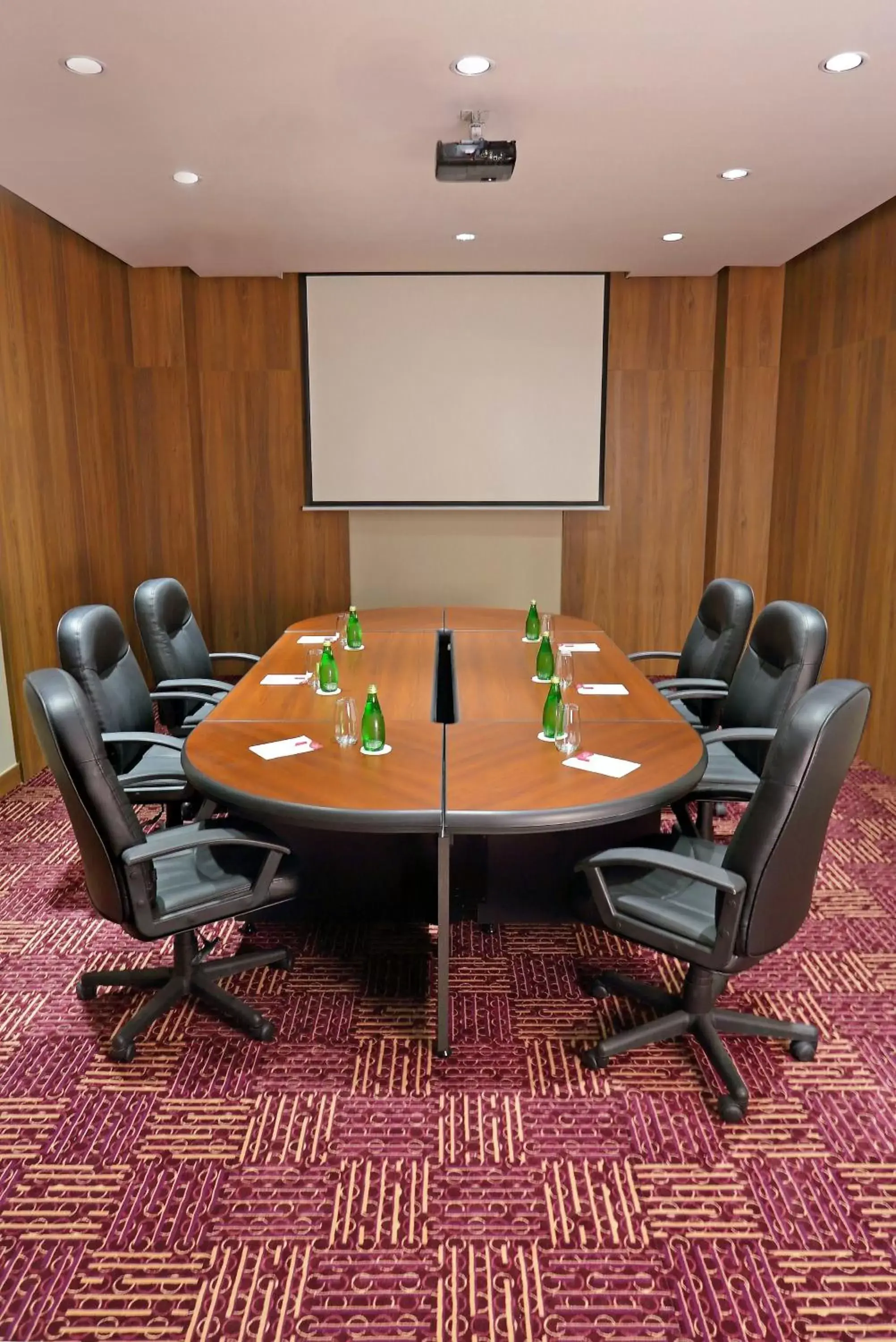 Meeting/conference room in Crowne Plaza Airport, an IHG Hotel