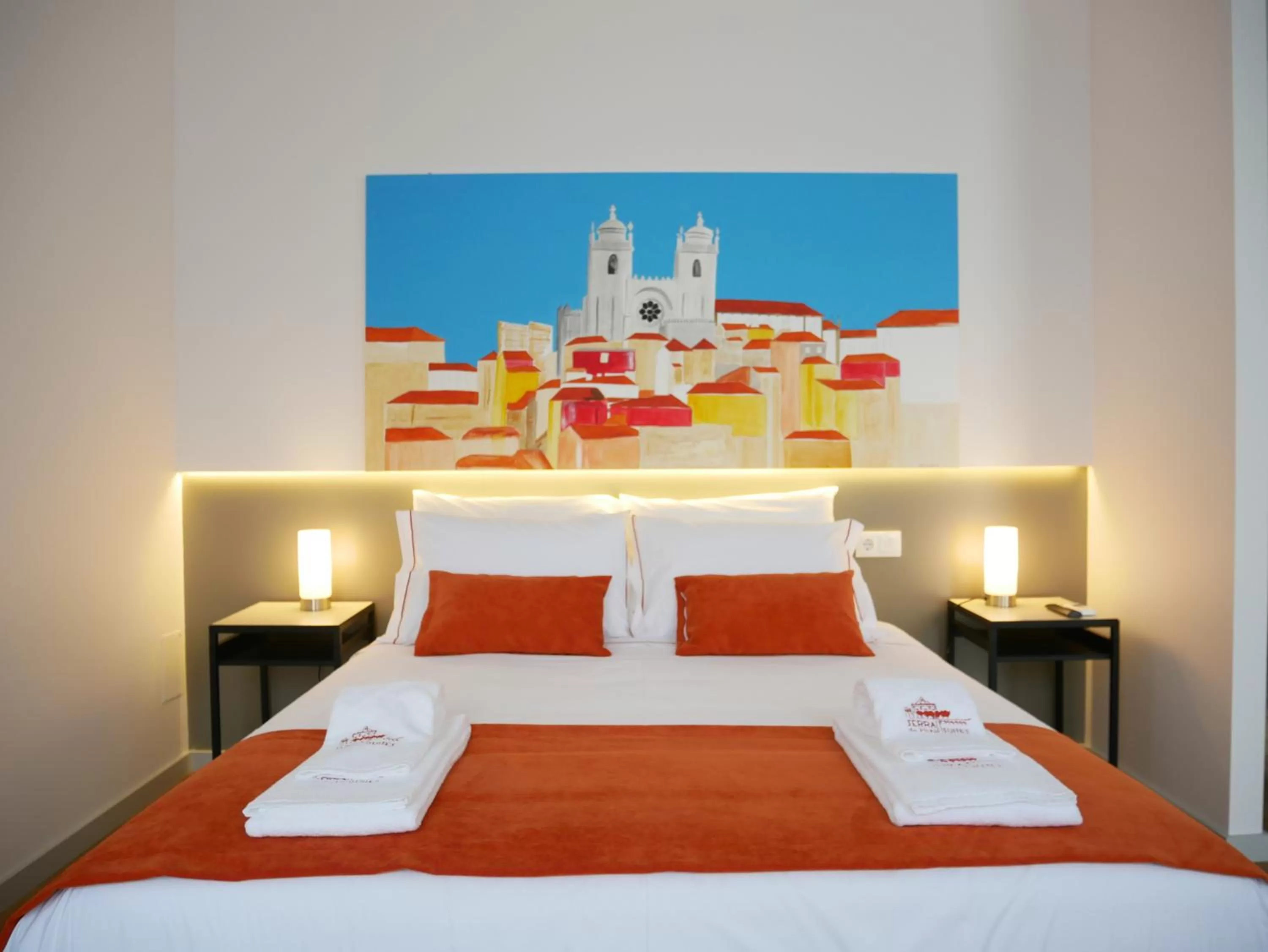 Bed in Serra do Pilar Porto Suites
