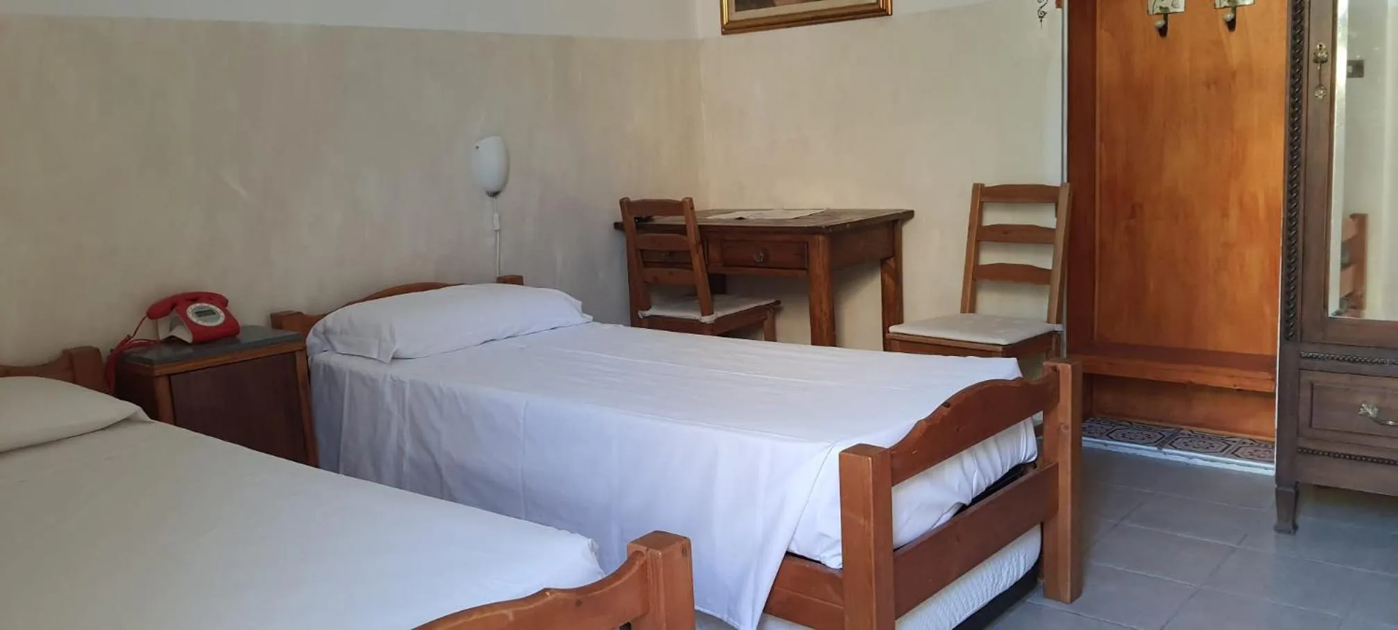 Bed in Albergo Avalon