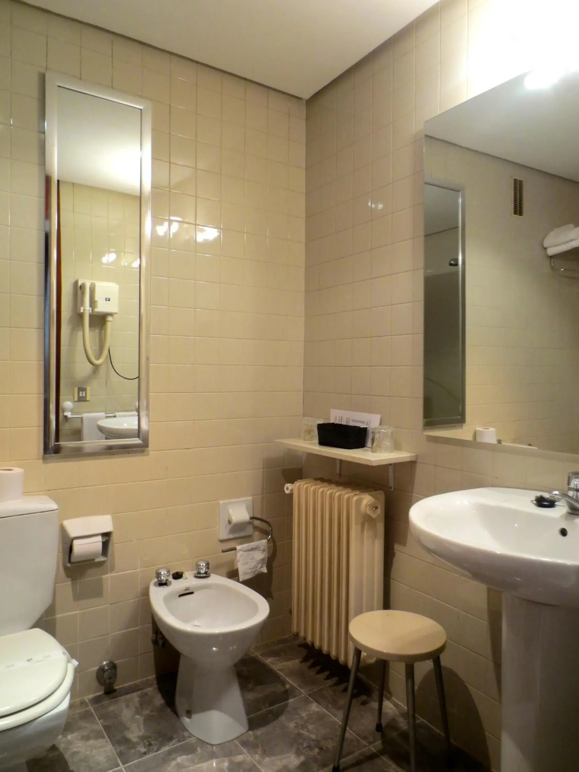 Bathroom in Hotel Vejo