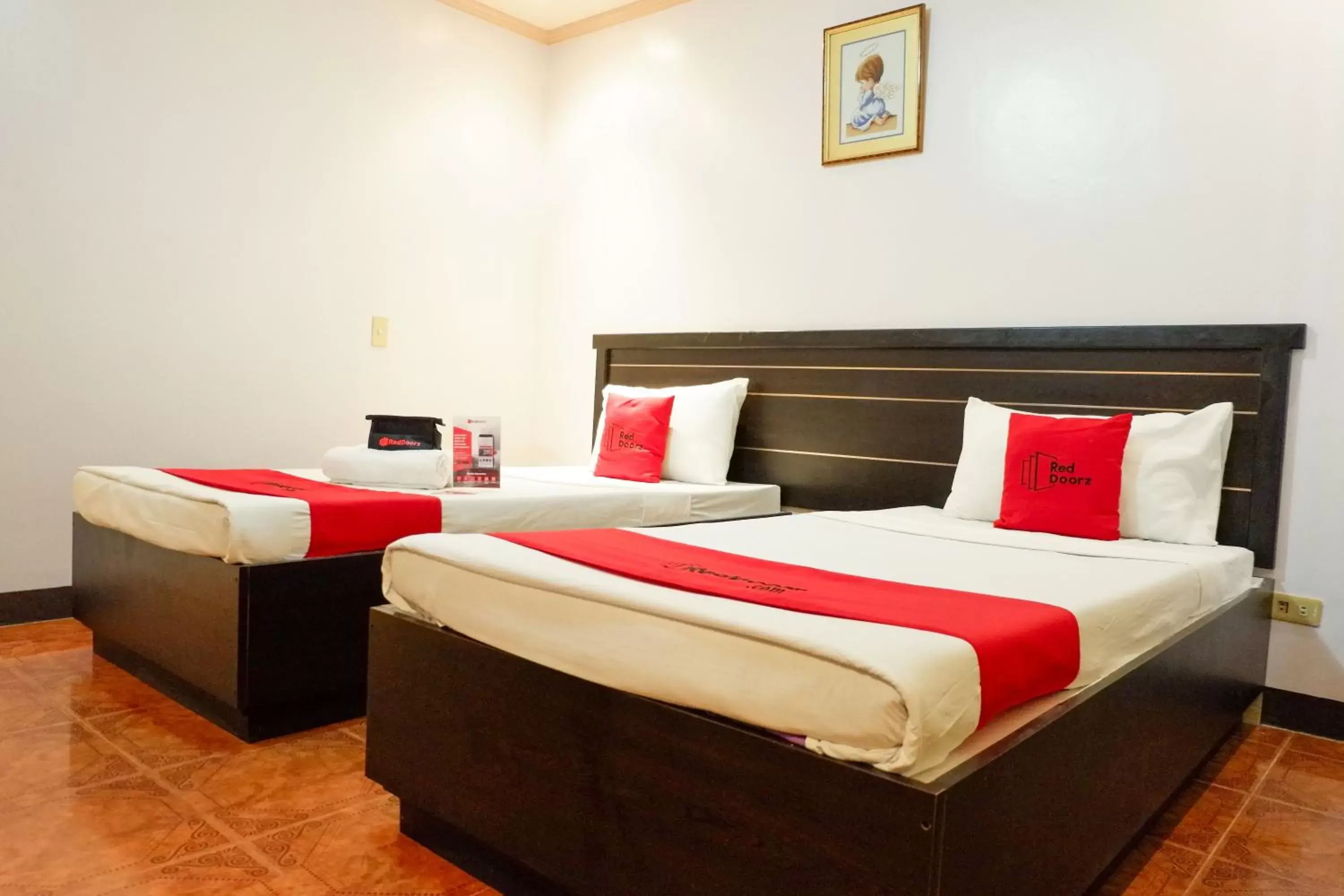 Bed in RedDoorz near Maribago Barangay Hall Bed in RedDoorz near Maribago Barangay Hall