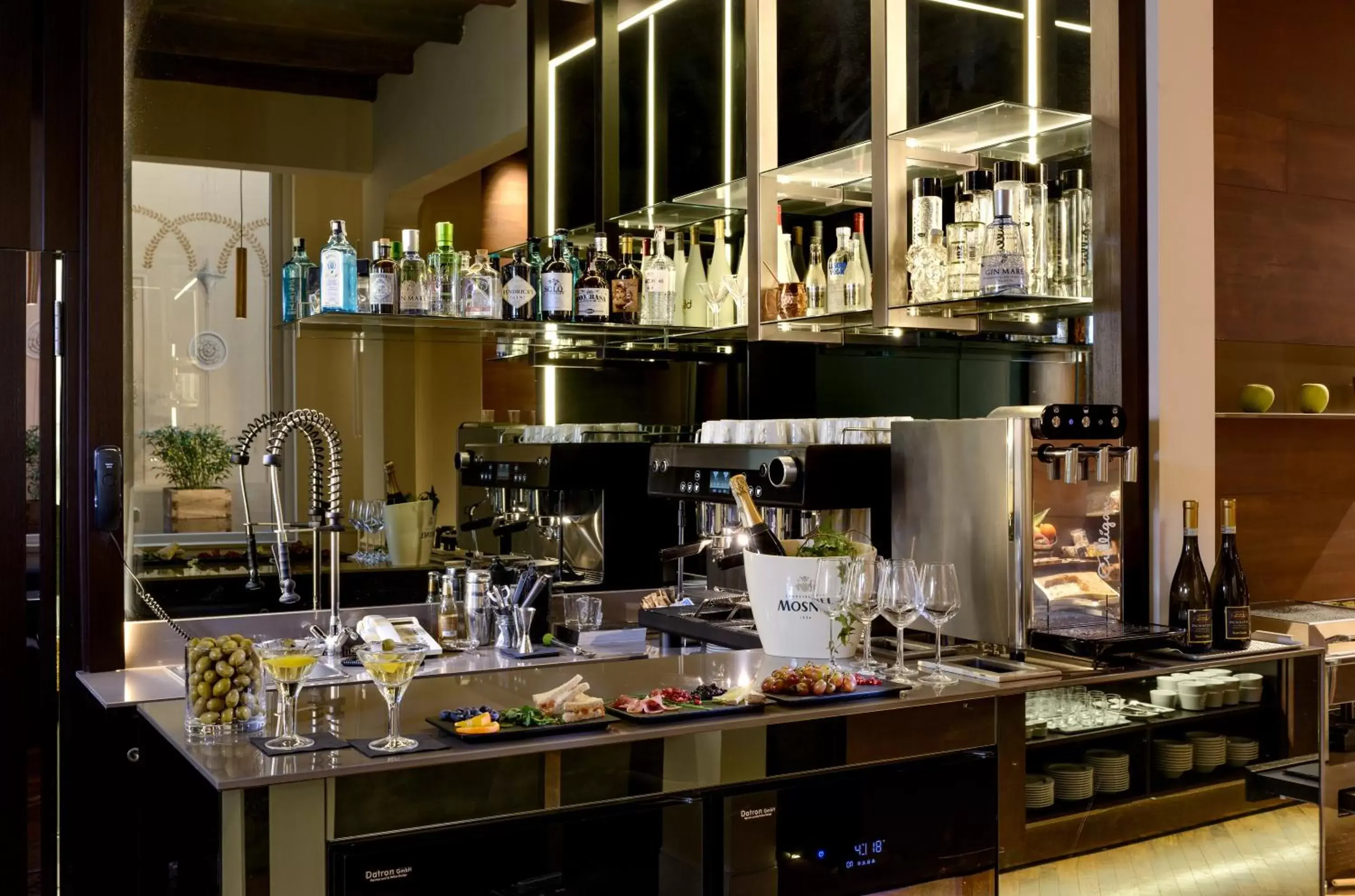 Lounge or bar, Restaurant/Places to Eat in Hotel Metropolitan