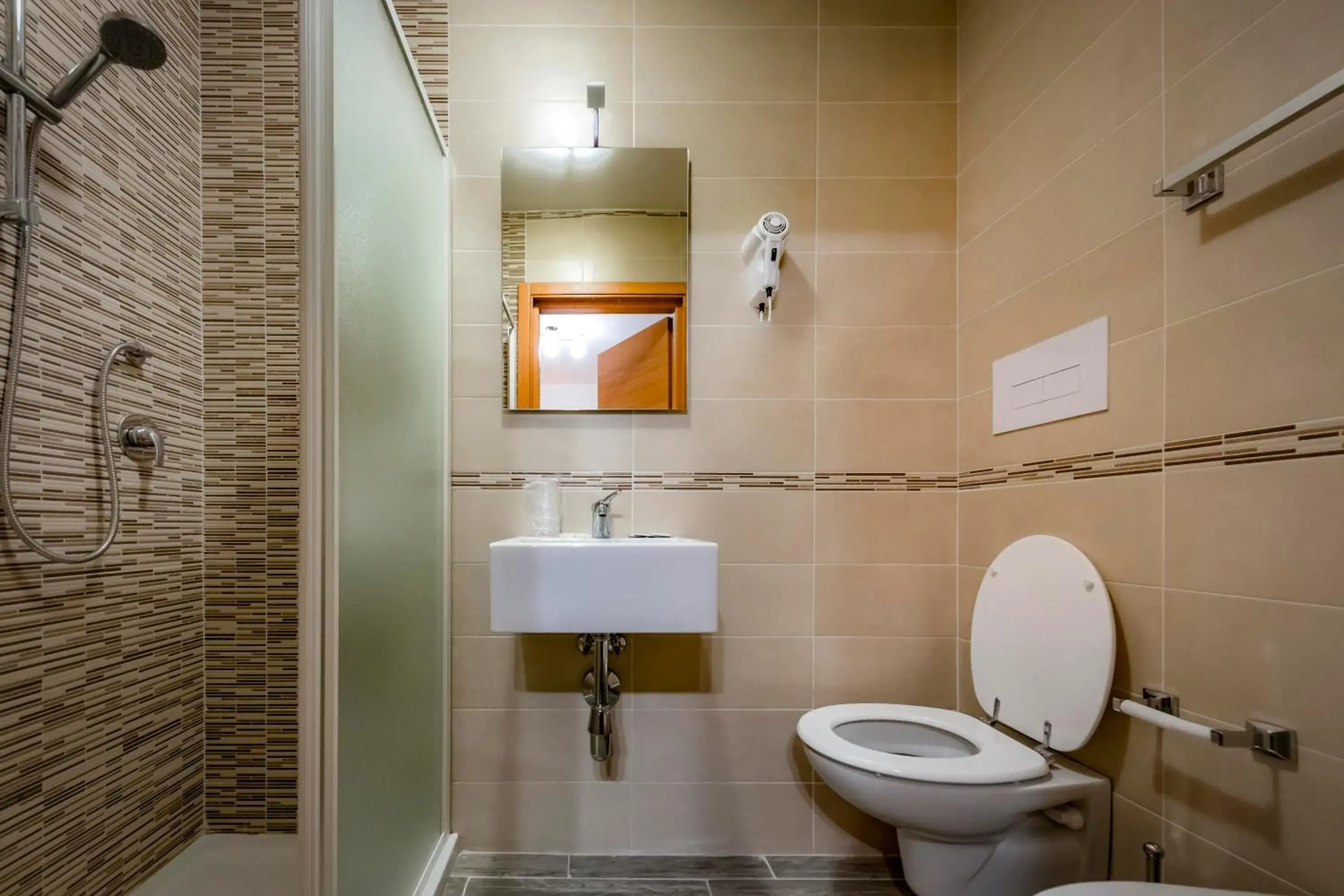 Shower, Bathroom in Hotel Trieste