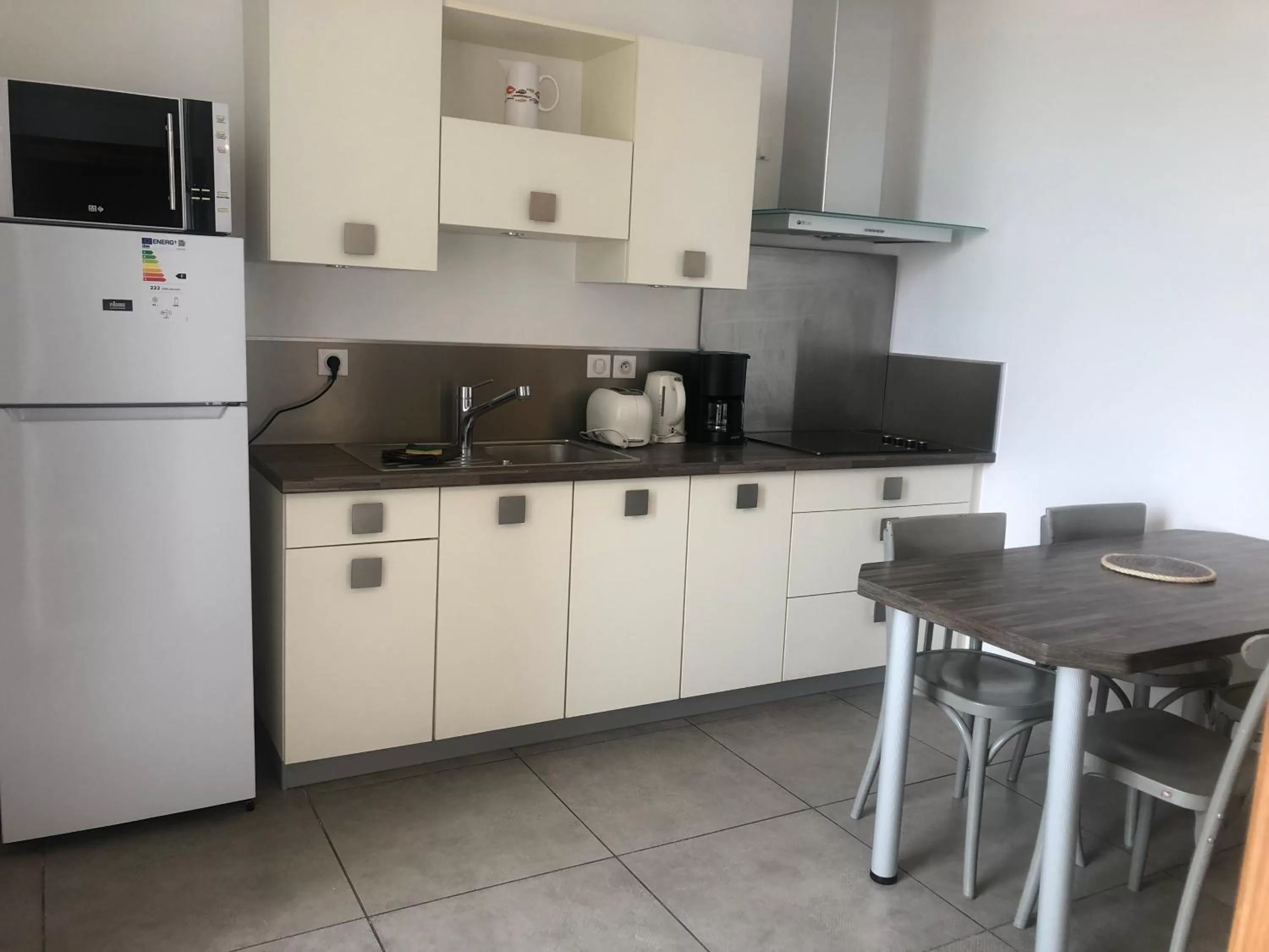 Kitchen or kitchenette, Kitchen/Kitchenette in Le Mole (Appartements et Chambres)