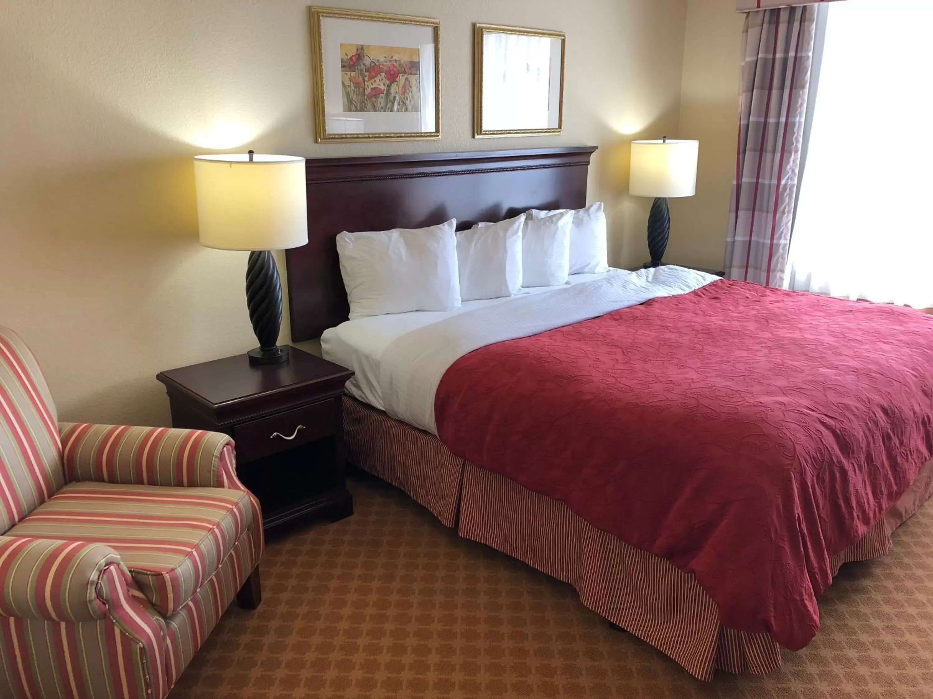 Bedroom, Bed in AmericInn by Wyndham Iron Mountain