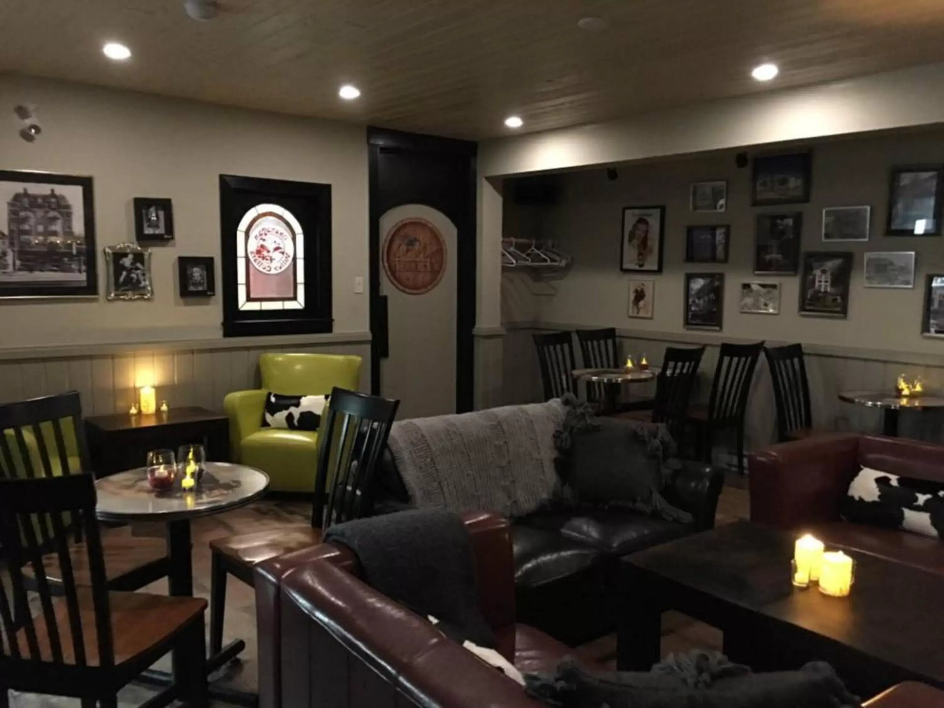 Lounge or bar, Seating Area in The Bulldog Hotel