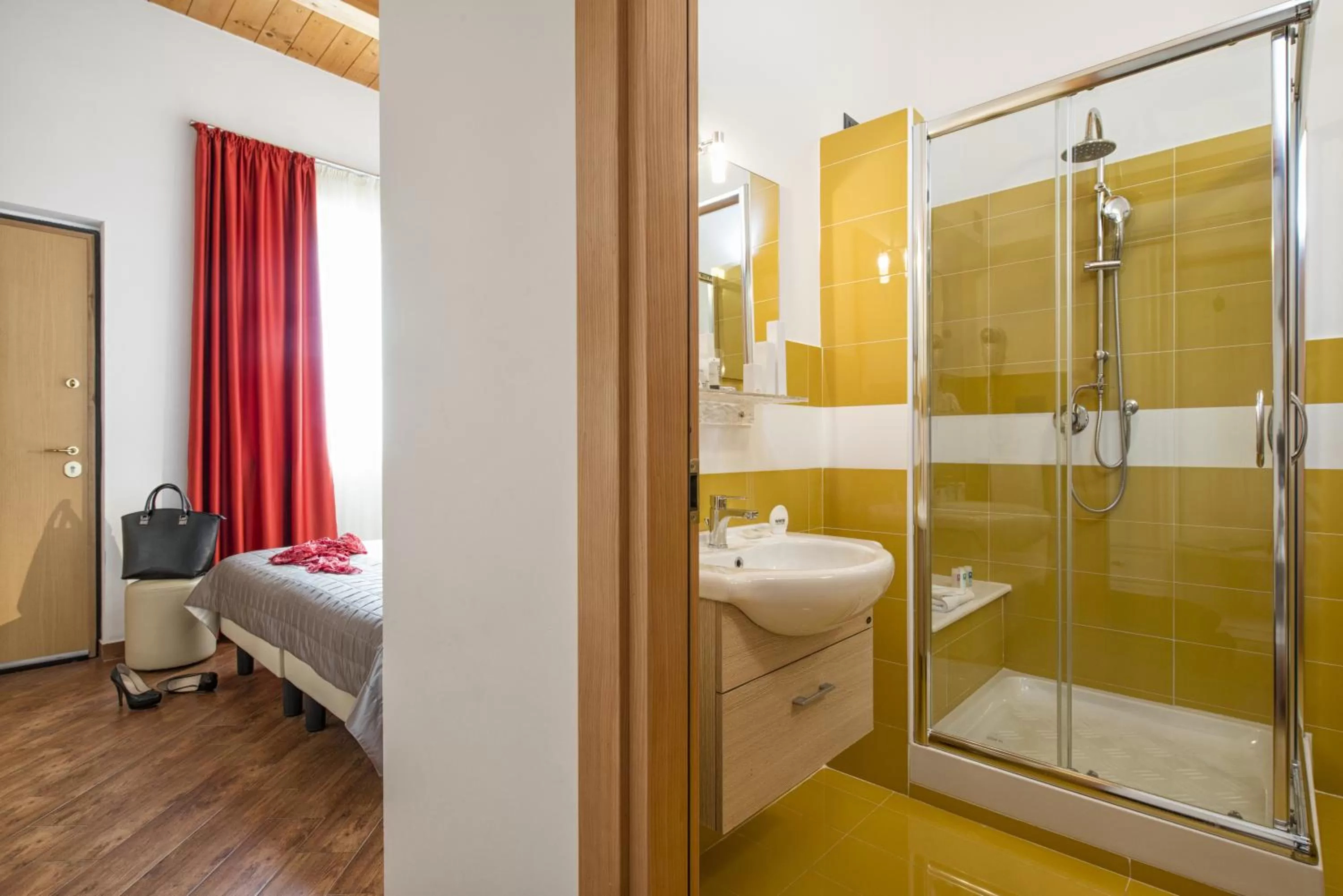 Bathroom in Simon Hotel