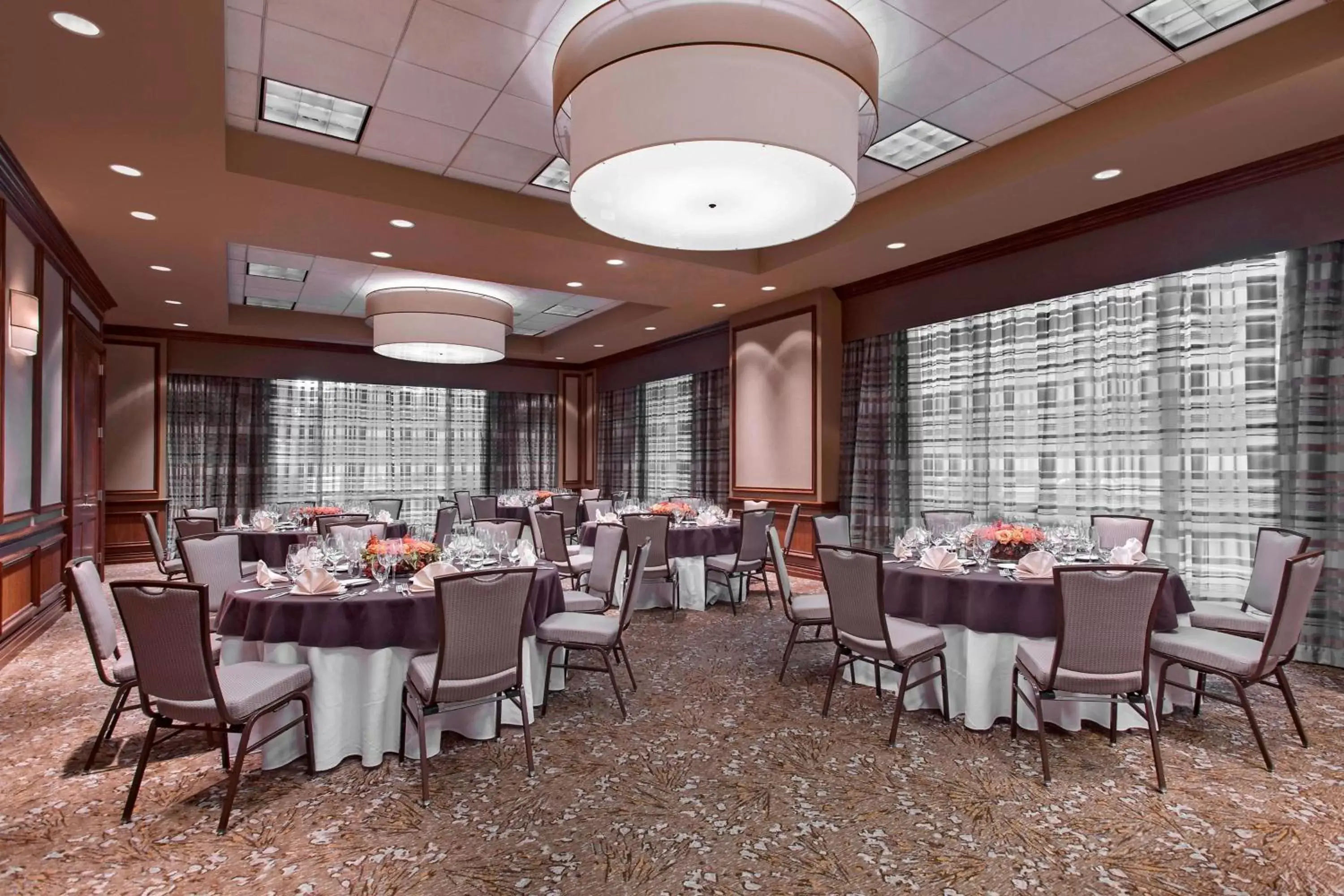 Meeting/conference room, Restaurant/Places to Eat in The Westin Houston Downtown
