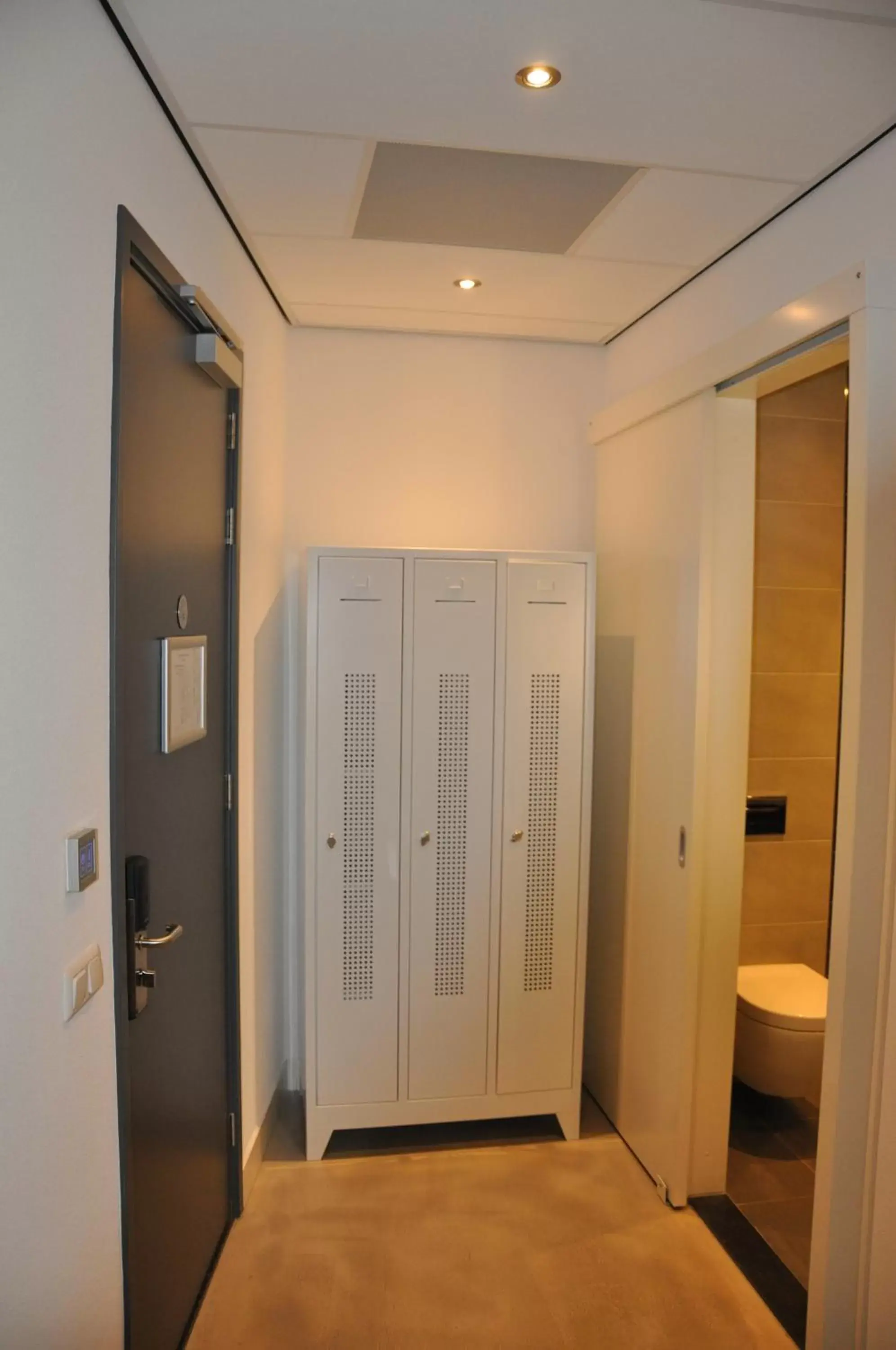 wardrobe, Bathroom in Hotel Rauw aan de Kade