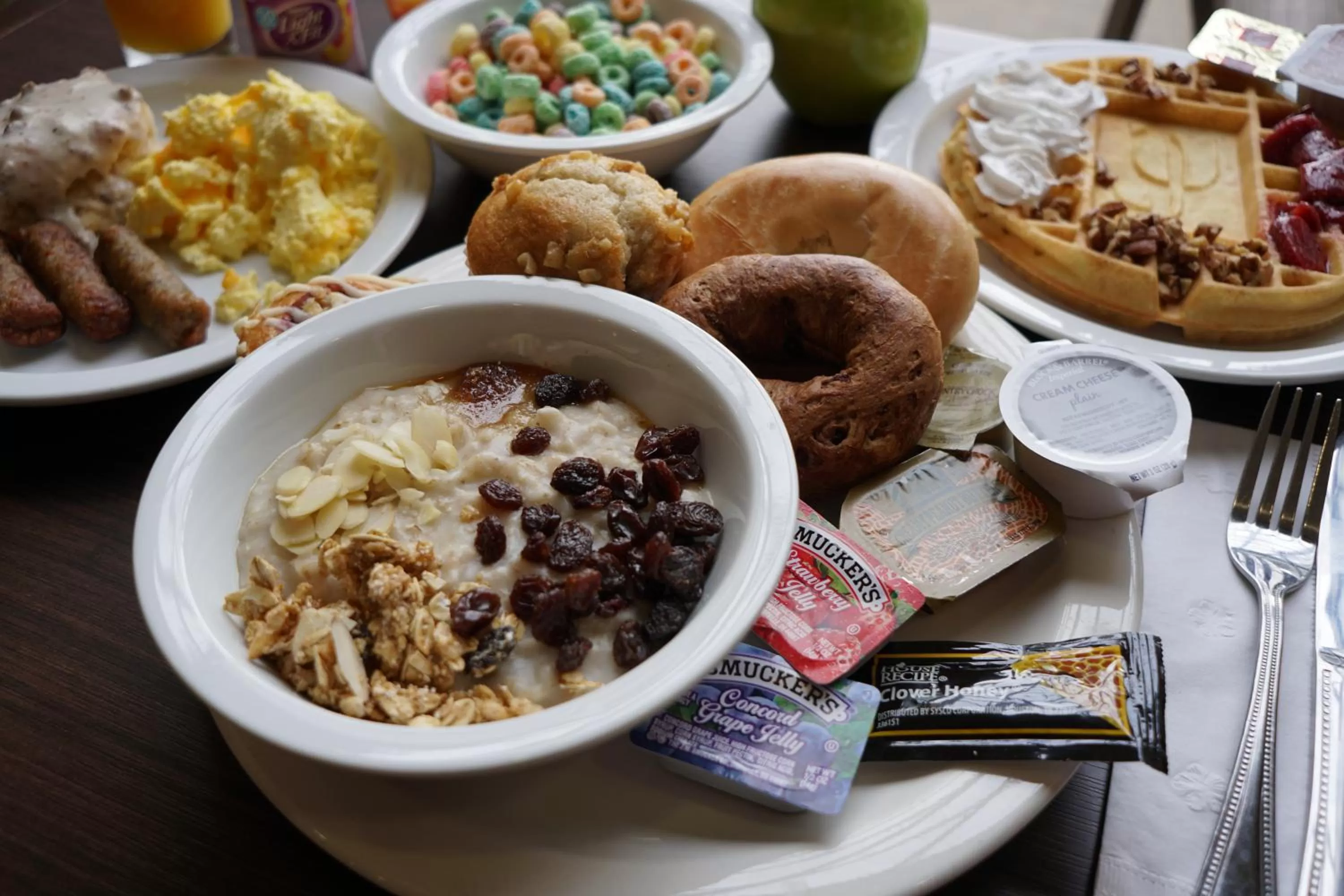 Continental breakfast in Country Inn & Suites by Radisson, Lake Norman Huntersville, NC