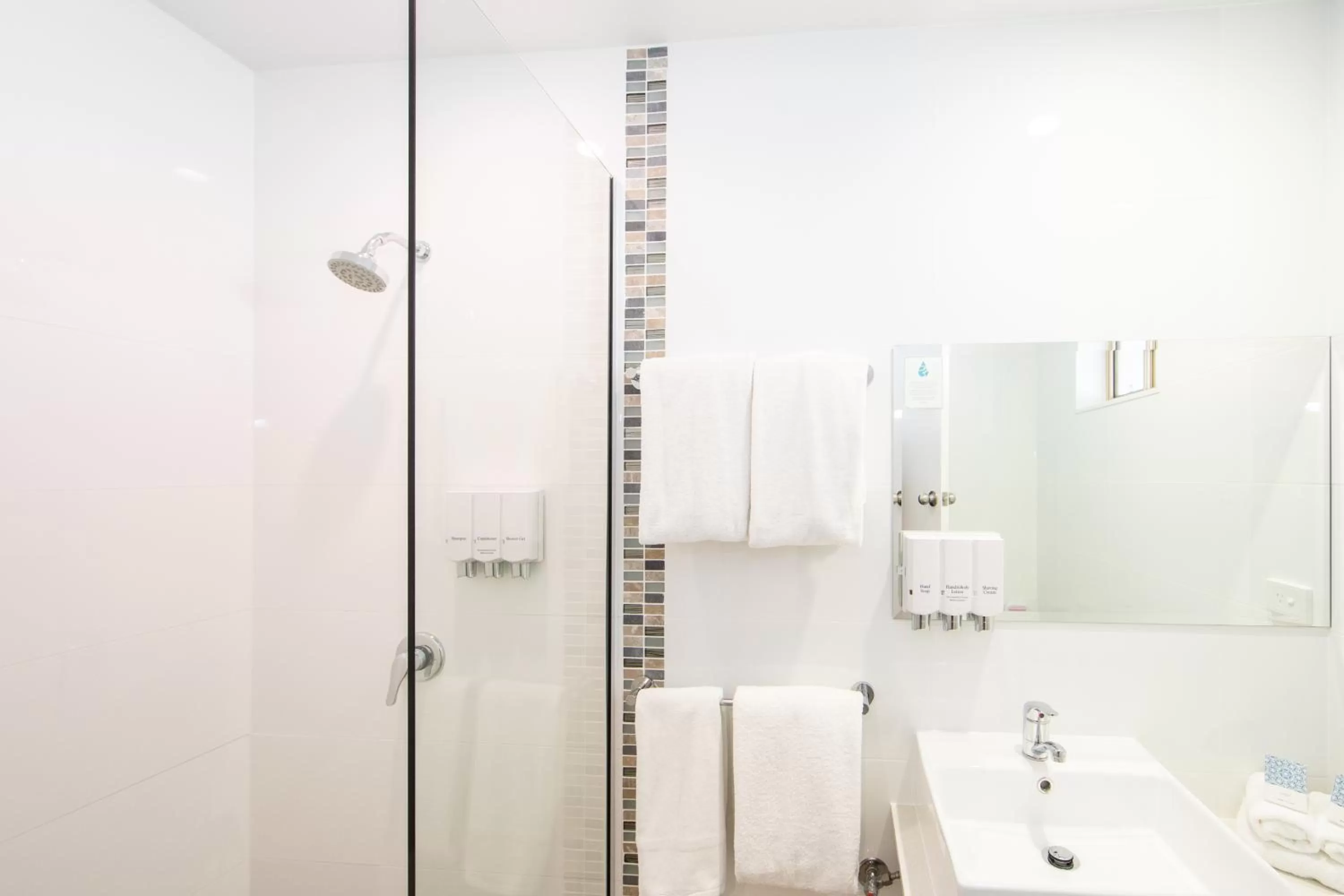 Bathroom in New England Motor Lodge