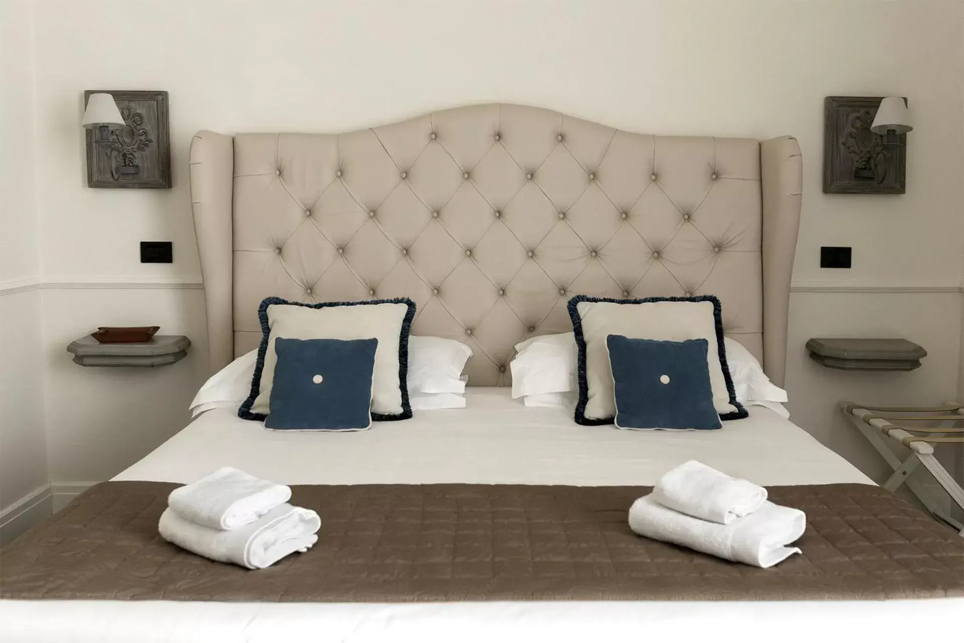 Bed in Palazzo Lorenzo Hotel Boutique & Spa