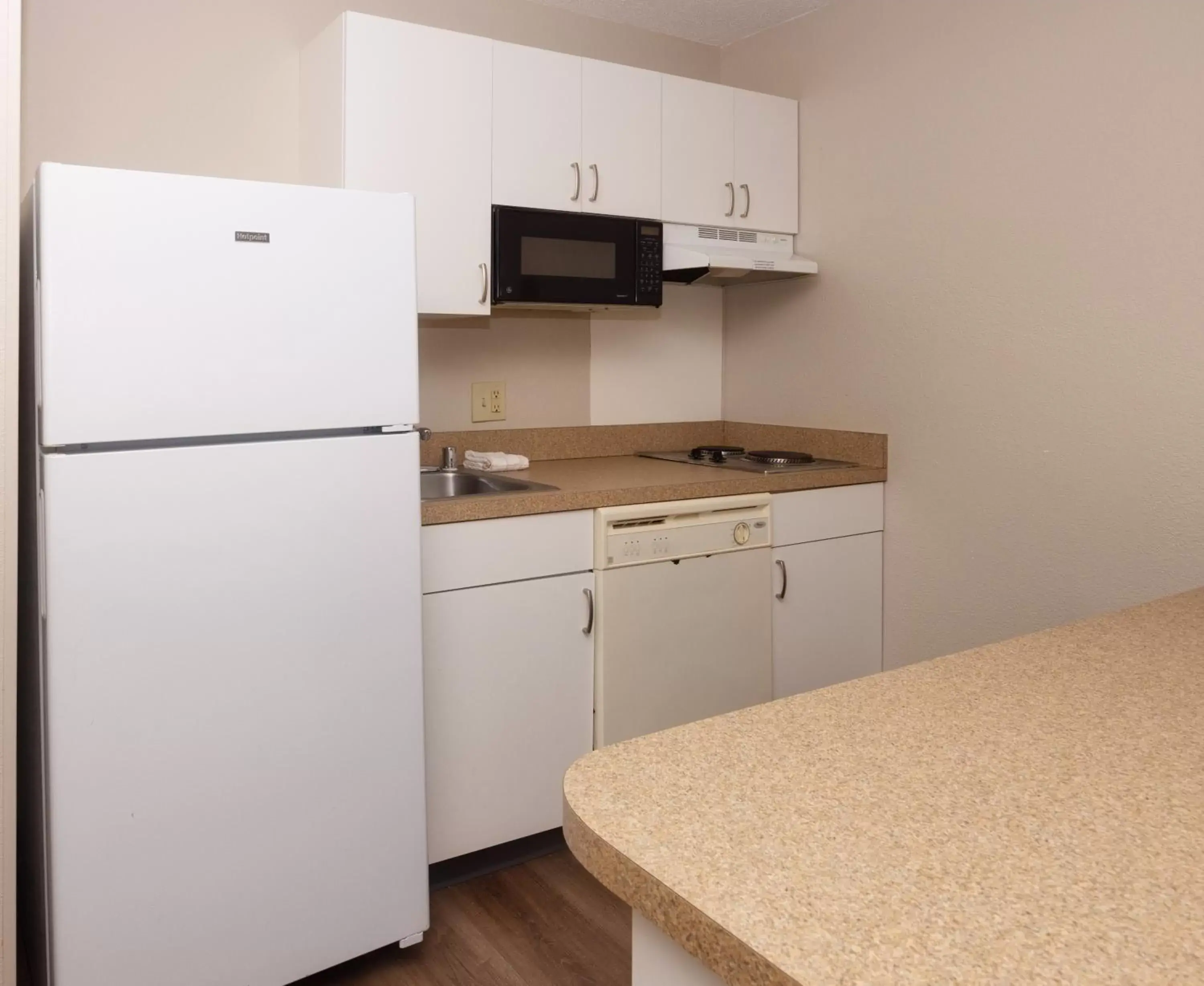 Kitchen or kitchenette, Kitchen/Kitchenette in Admiral Suites - Annapolis